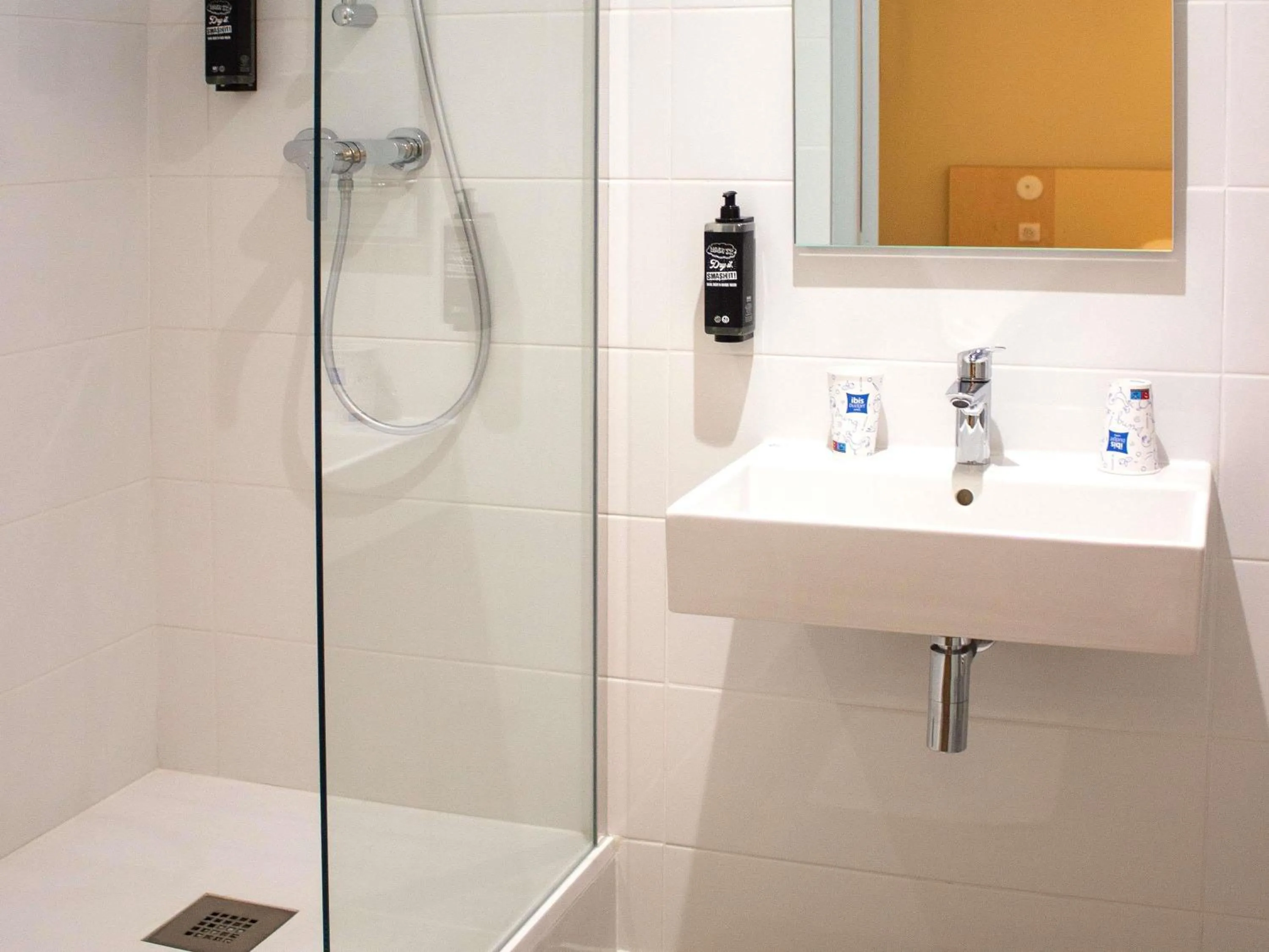 Bedroom in ibis budget Lunel Porte de Camargue