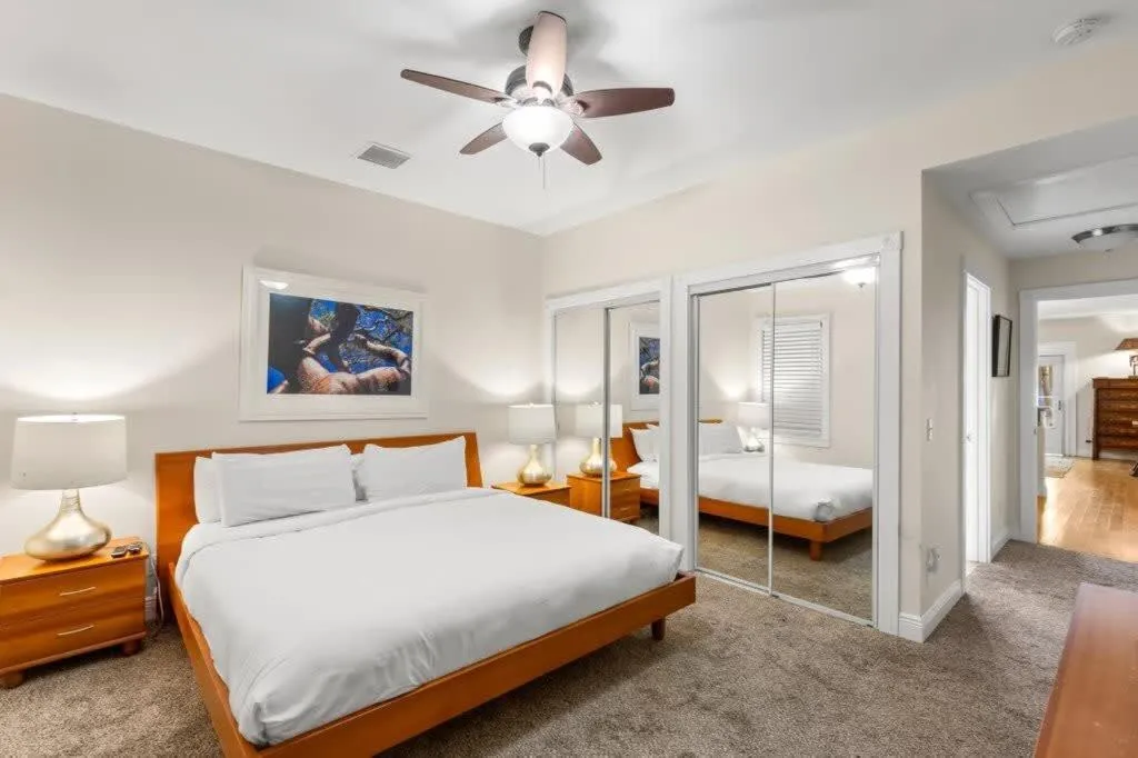 Bed in Mesa House, Uno-Perfect Location