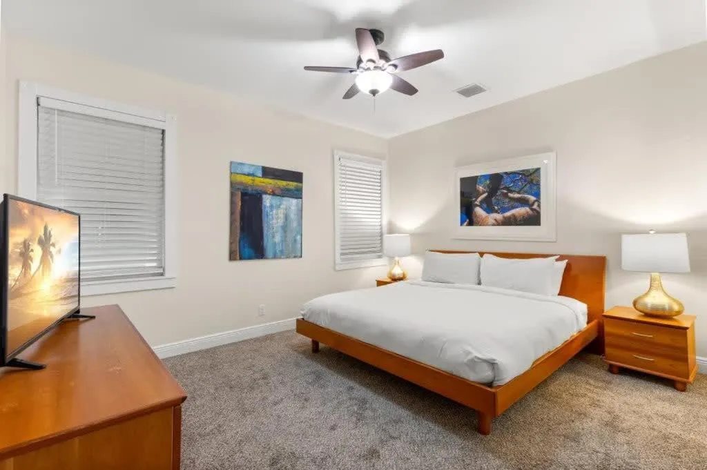 Bed in Mesa House, Uno-Perfect Location