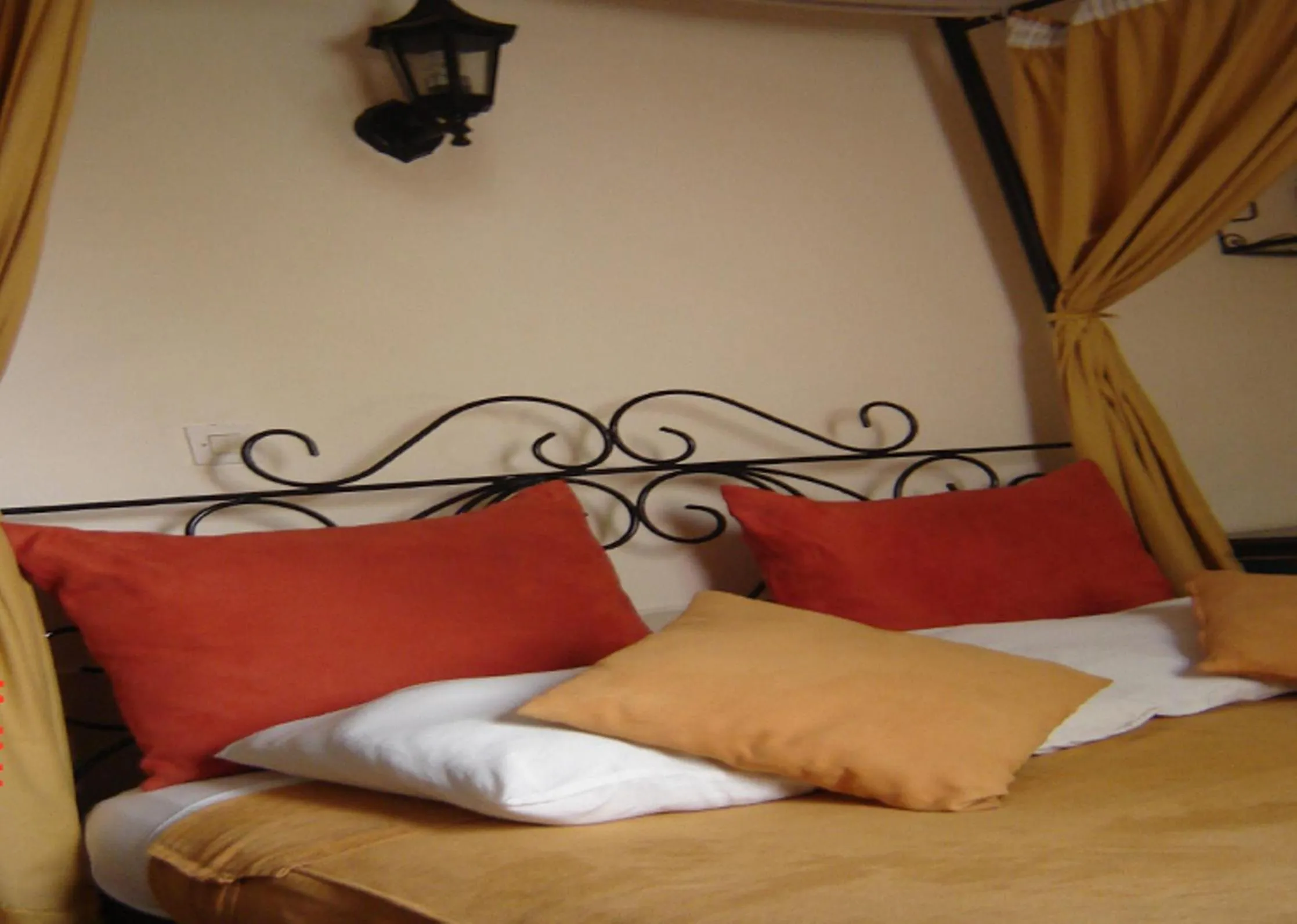 Bed in Riad Hôtel Belleville Marrakech