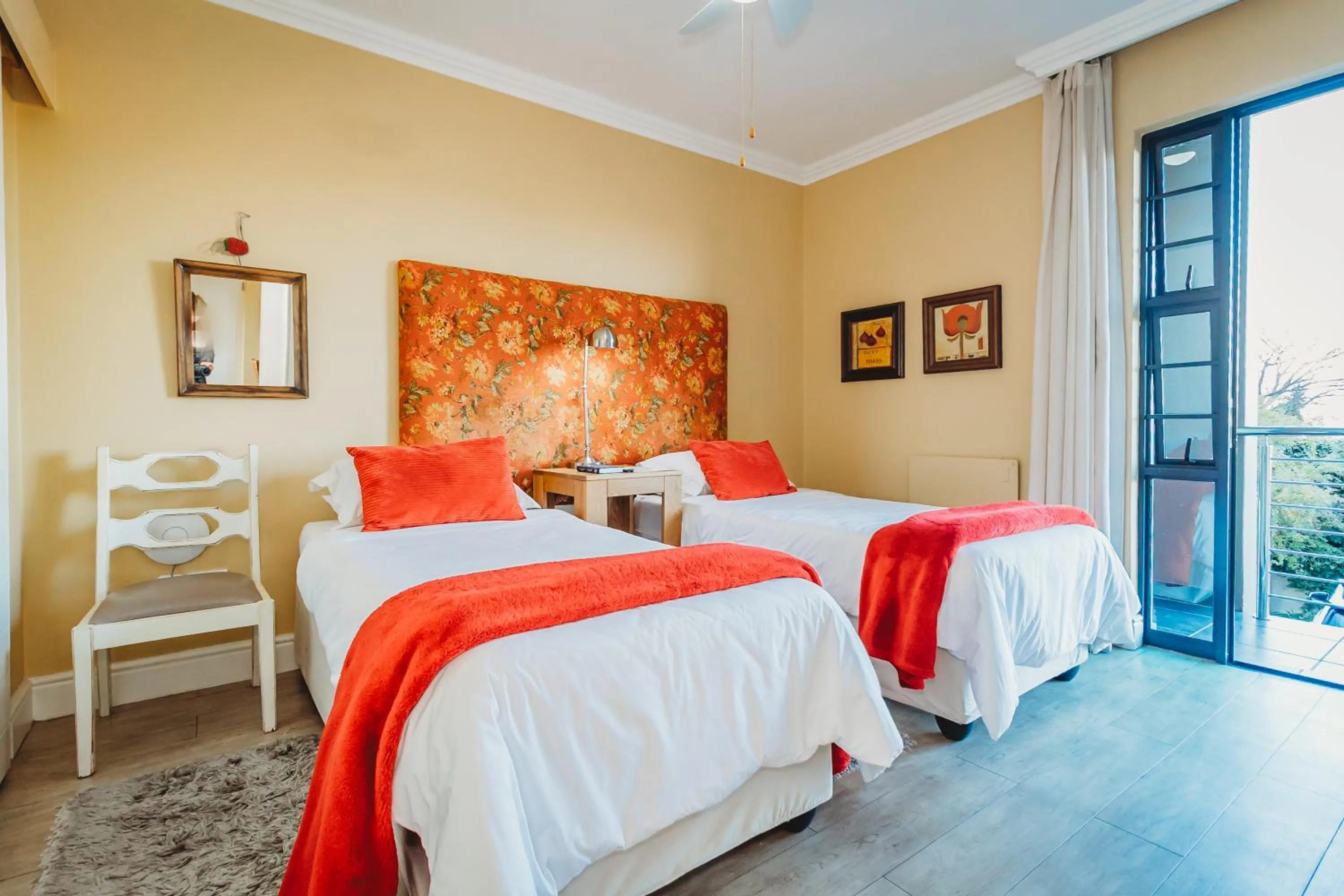 Photo of the whole room, Bed in 17onWellington Apartments