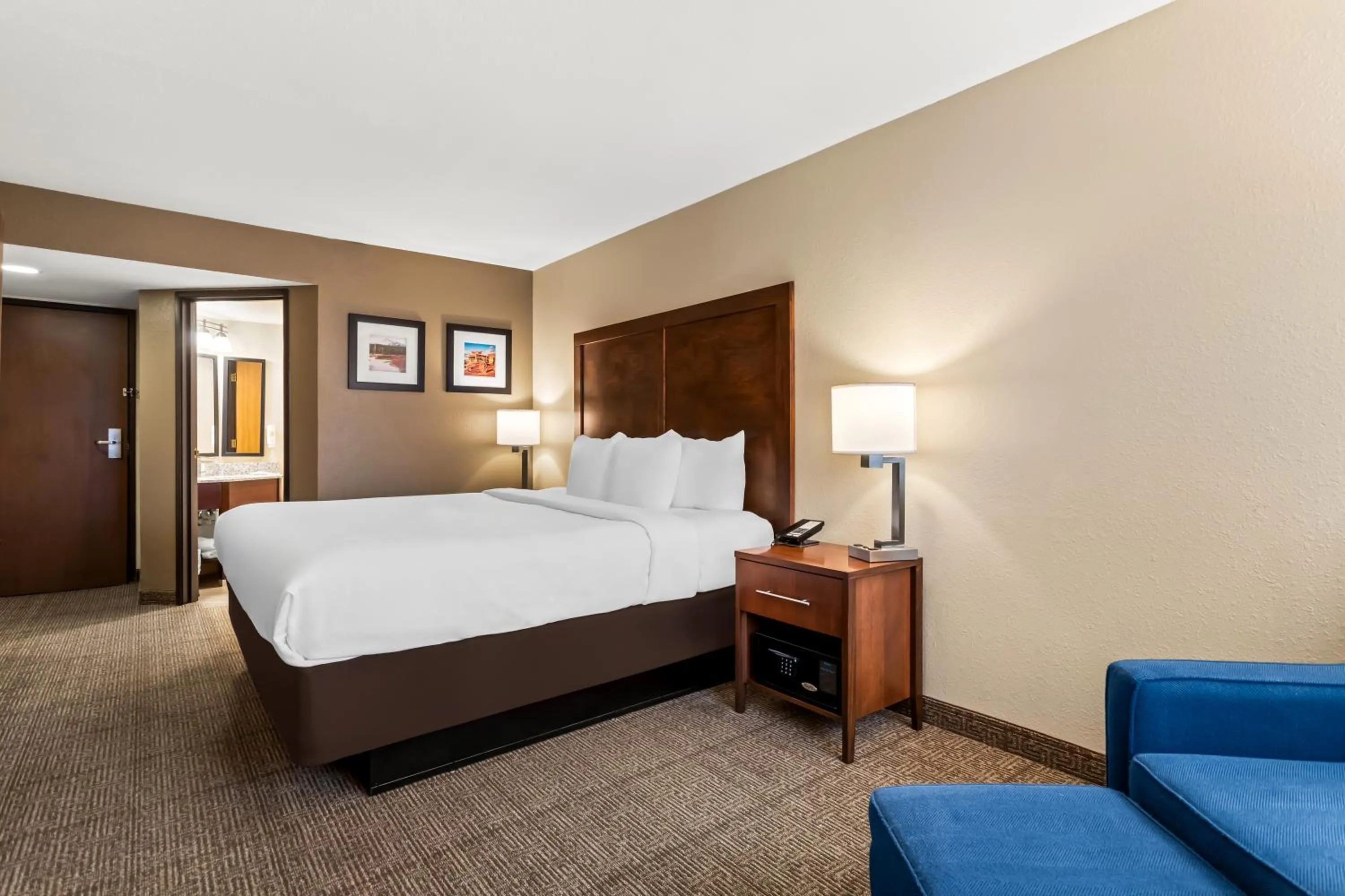 Bed in Comfort Inn & Suites Albuquerque Downtown