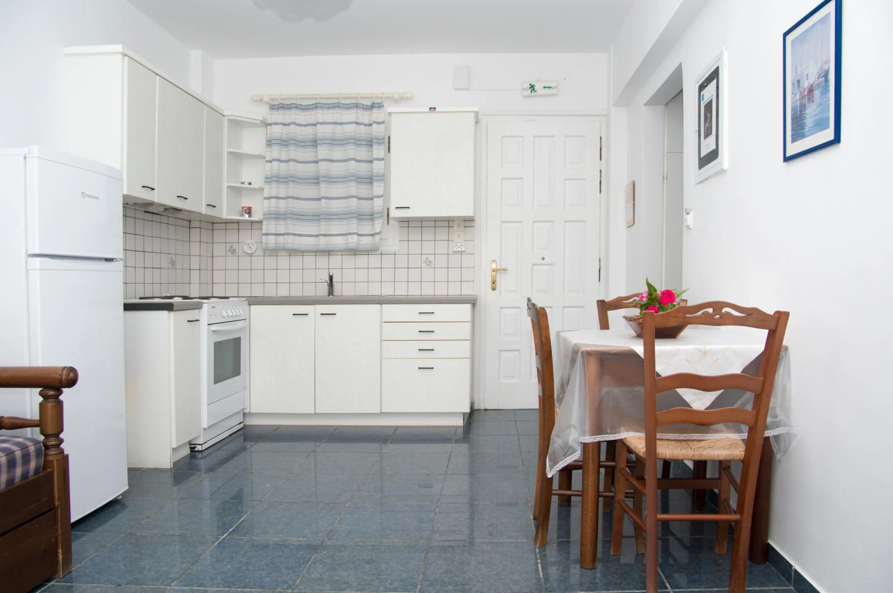 Coffee/tea facilities in Erato Apartments