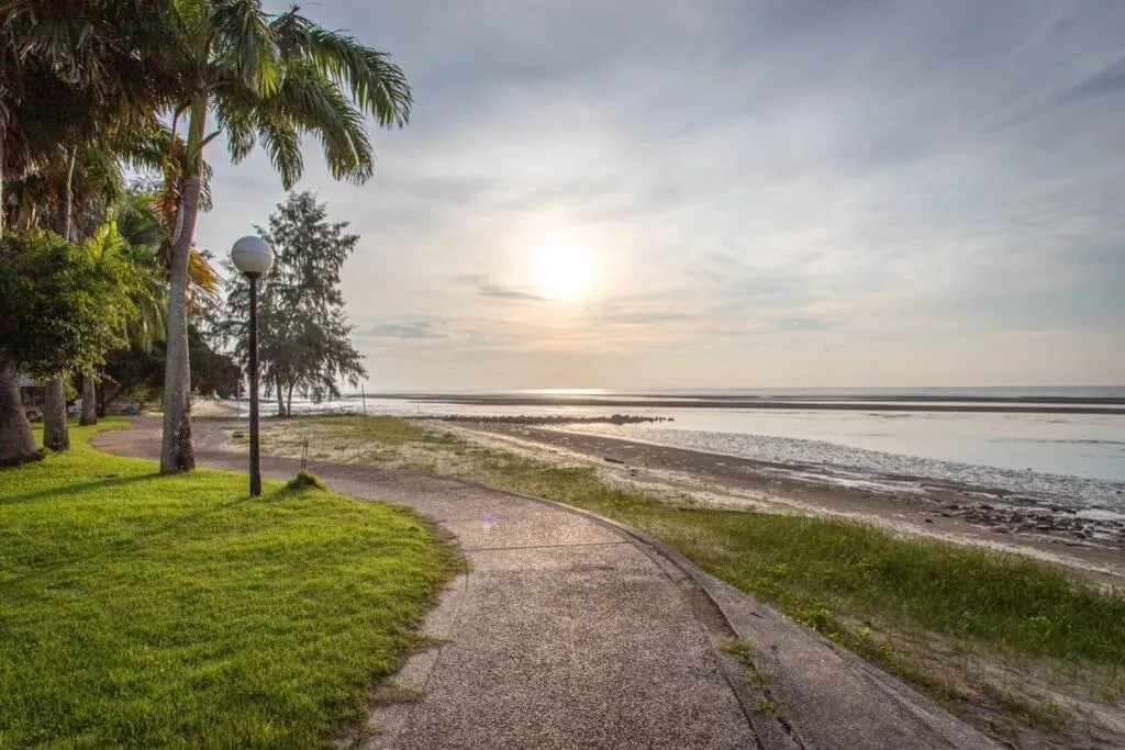 F5 3 Bed Rooms Beach house, full kitchen