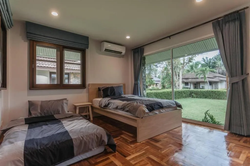 Bed in F5 3 Bed Rooms Beach house, full kitchen