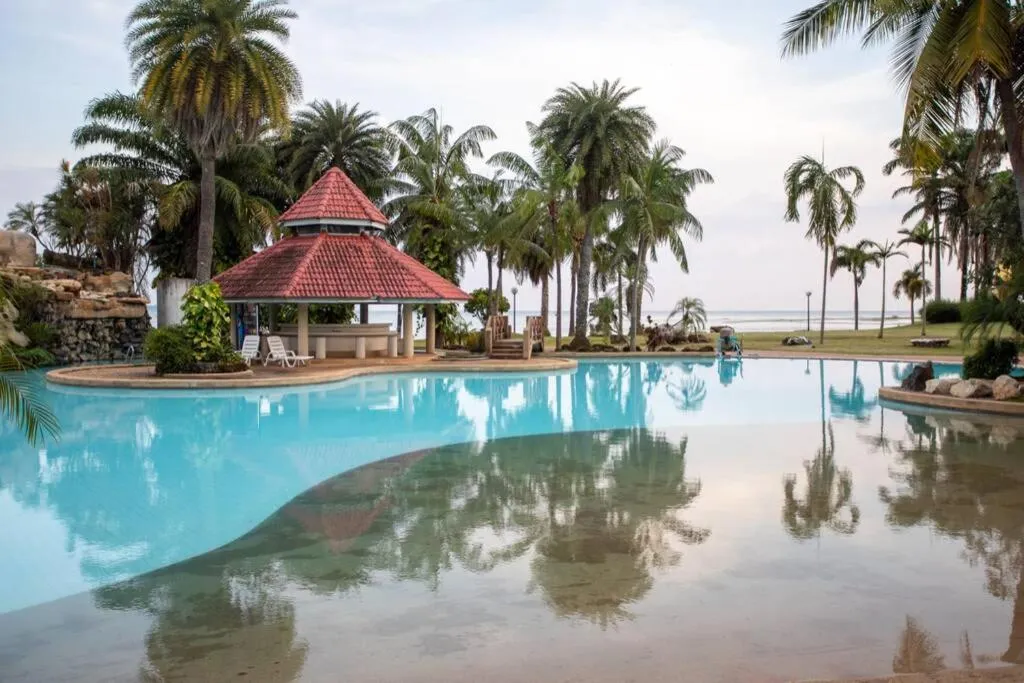 F5 3 Bed Rooms Beach house, full kitchen