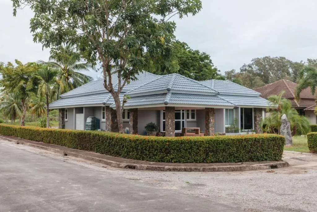 F5 3 Bed Rooms Beach house, full kitchen