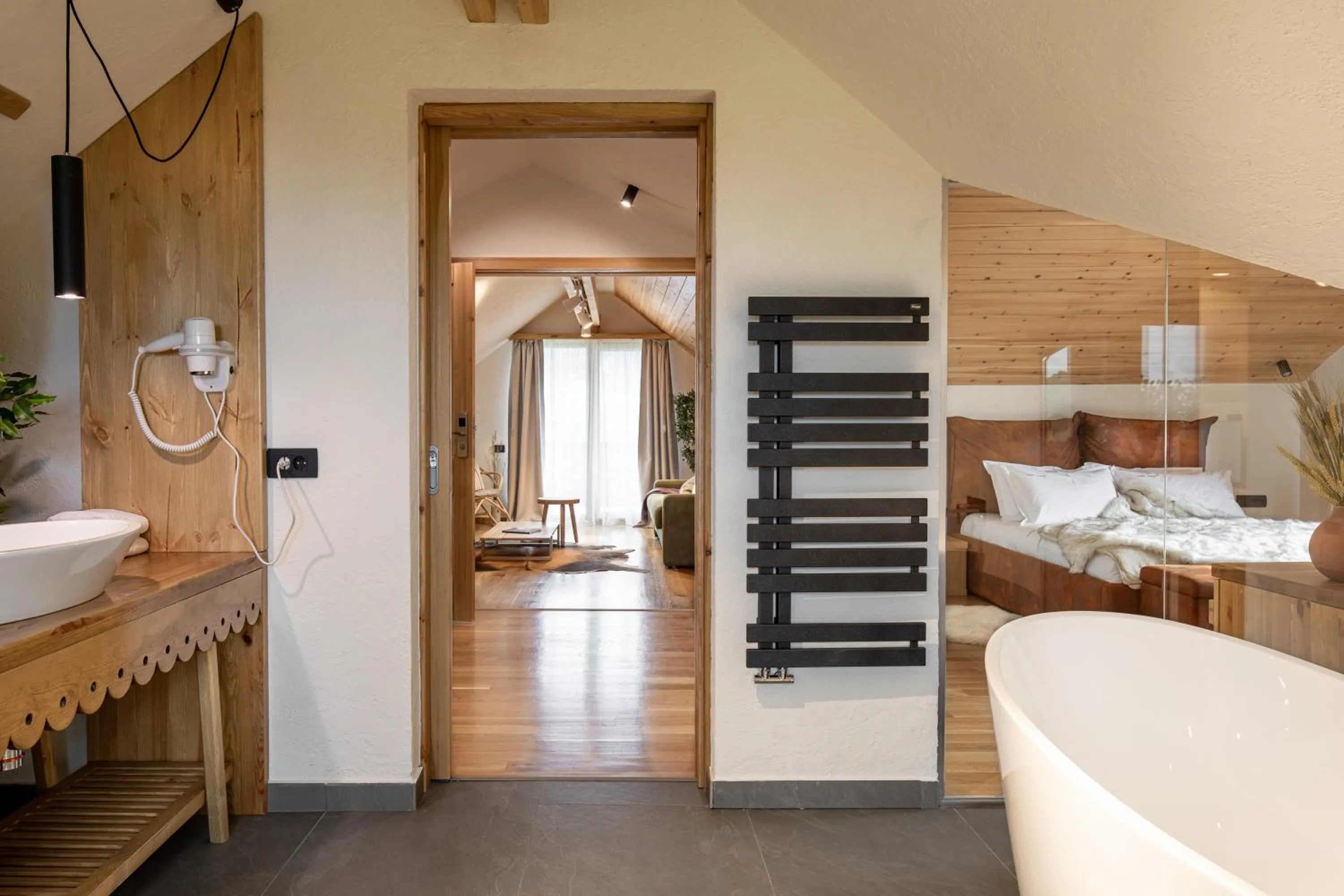 Bathroom, Bed in Zara Chalet