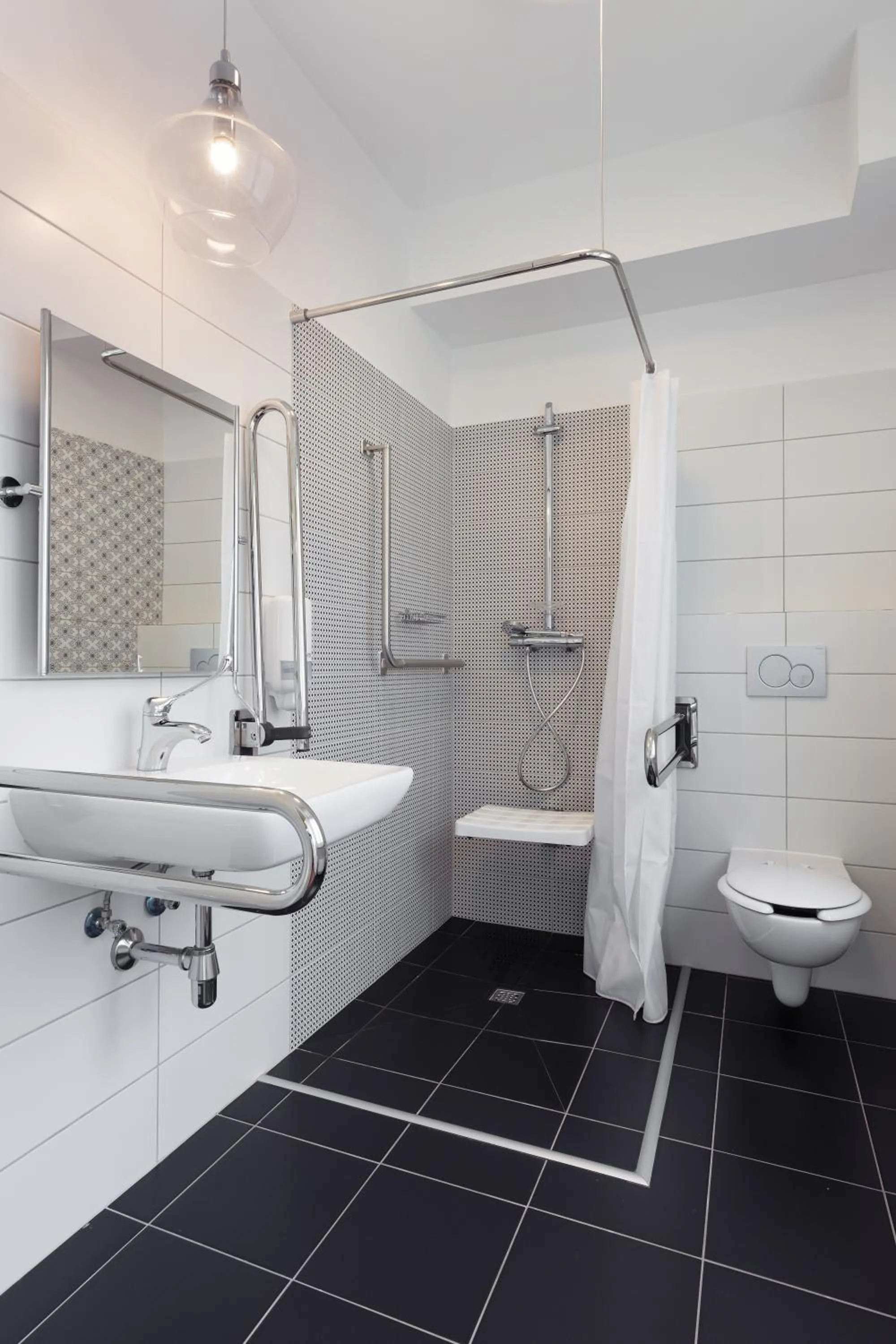 Shower in Hostel Marmota