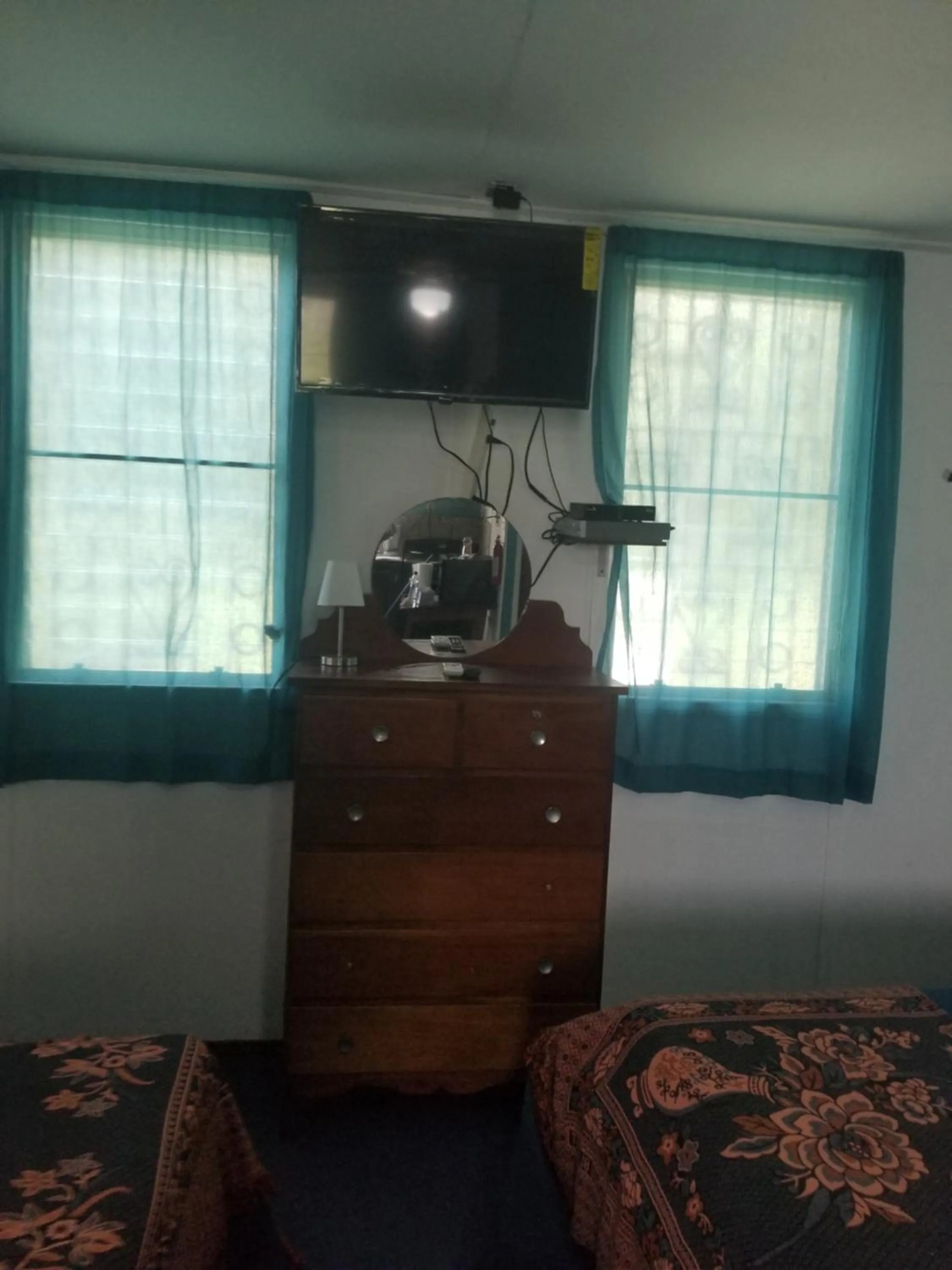 TV and multimedia in River Bend Resort Bze