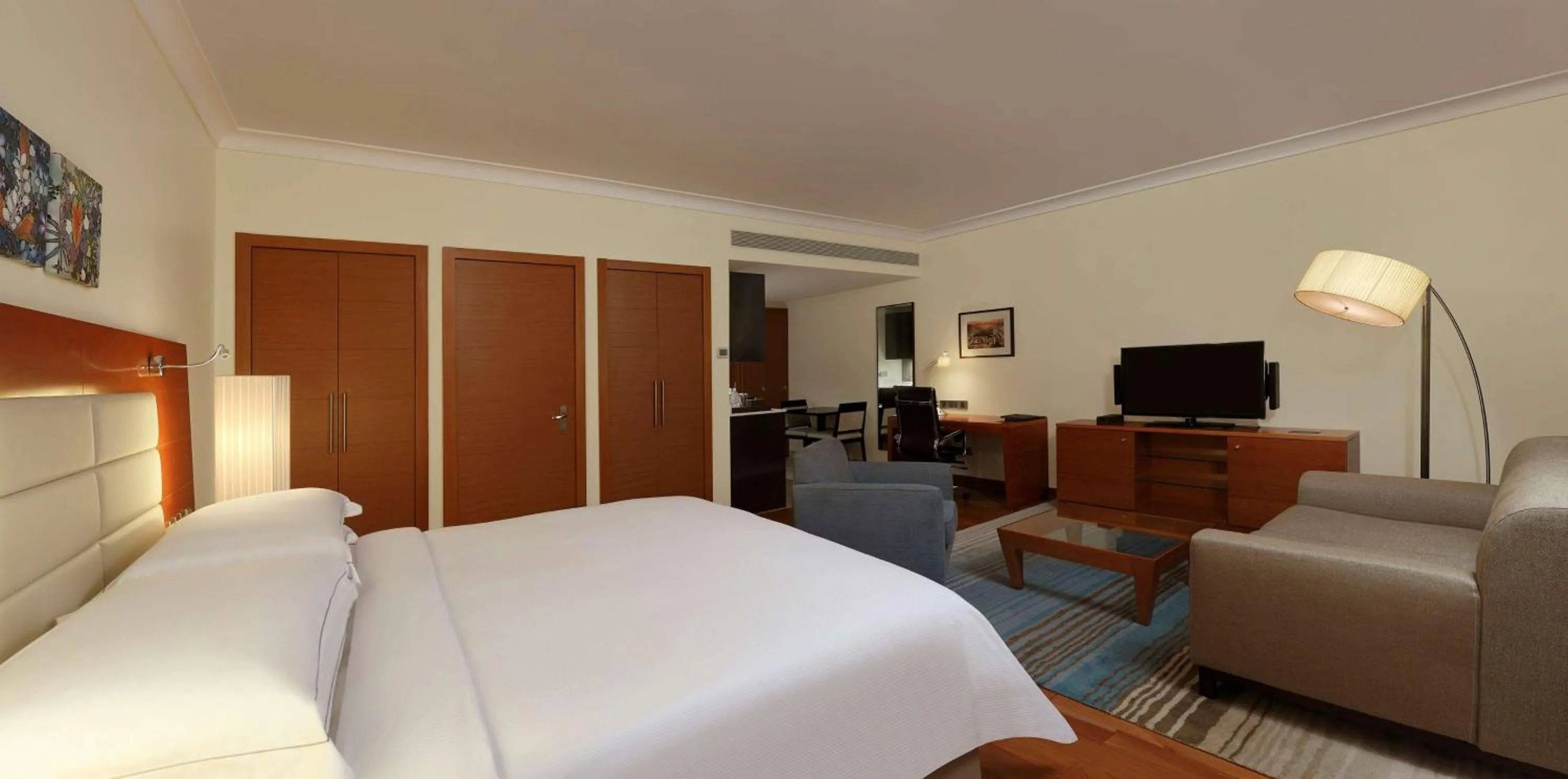 TV and multimedia, Bed in Hilton Bangalore Embassy GolfLinks