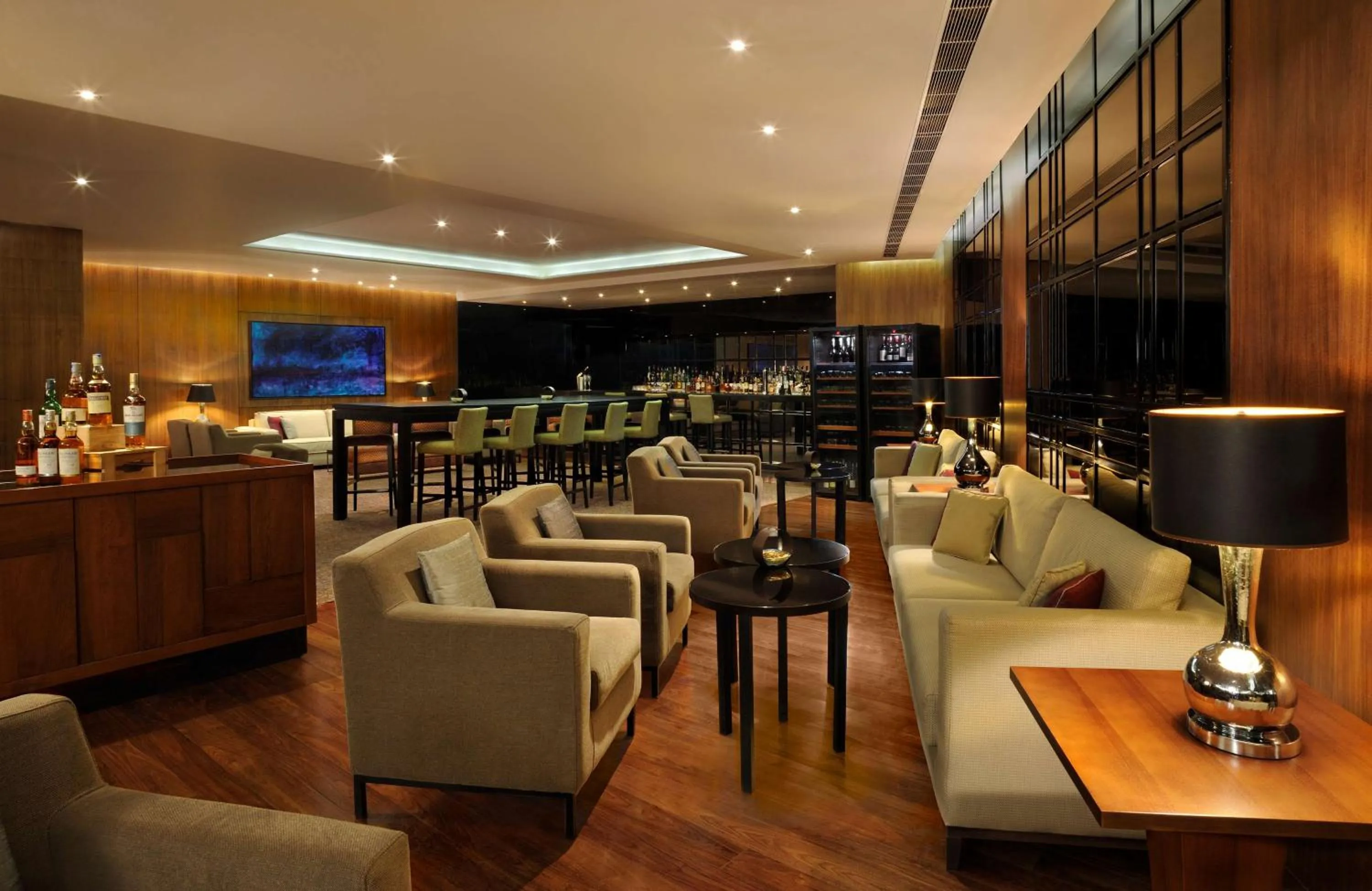 Lounge or bar in Hilton Bangalore Embassy GolfLinks