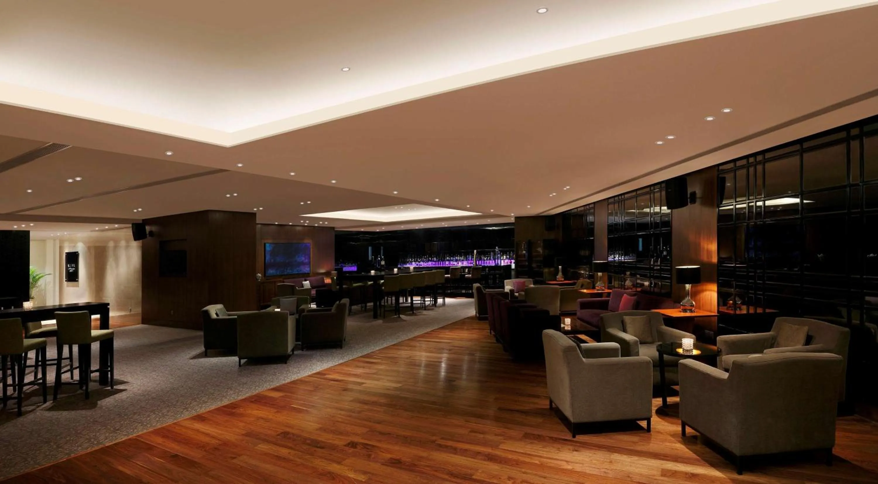 Lounge or bar in Hilton Bangalore Embassy GolfLinks