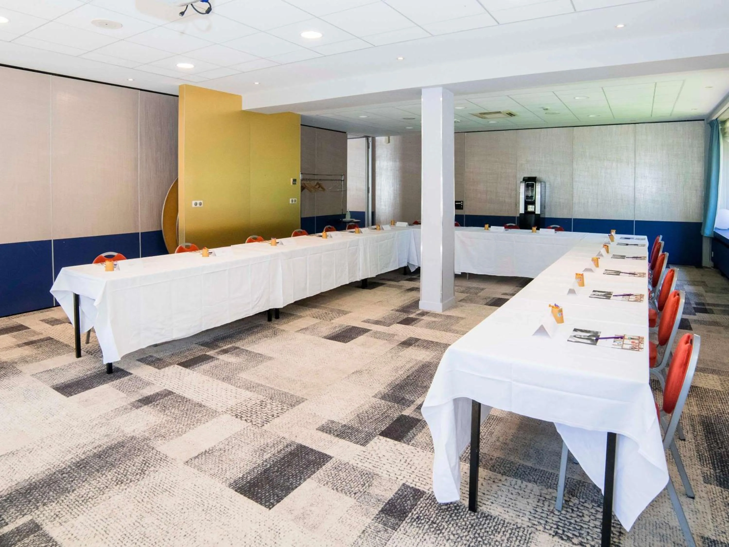 Meeting/conference room in Hôtel Mercure Mâcon Bord de Saône