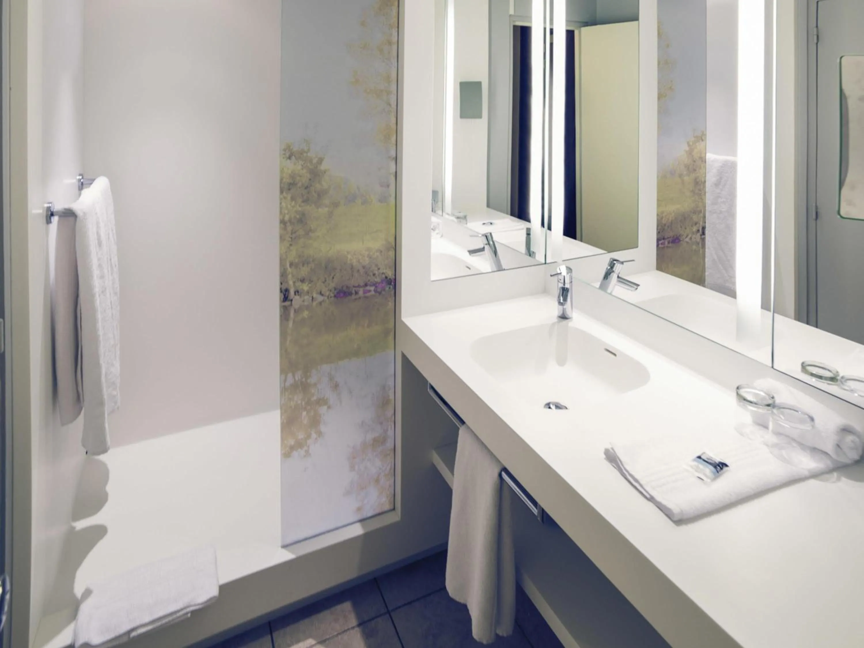 Bedroom in Hôtel Mercure Mâcon Bord de Saône