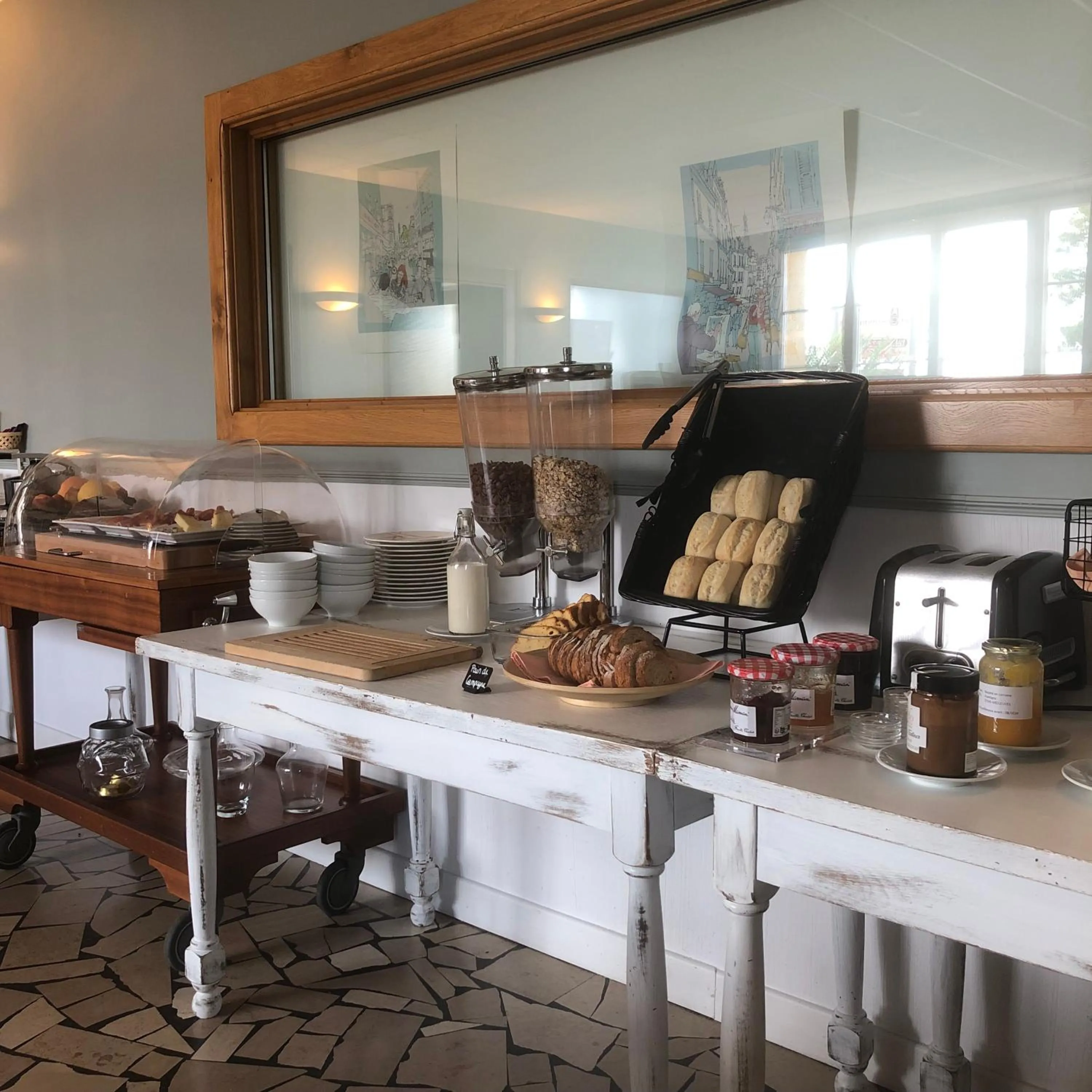 Buffet breakfast in Logis L'Auberge du Gros