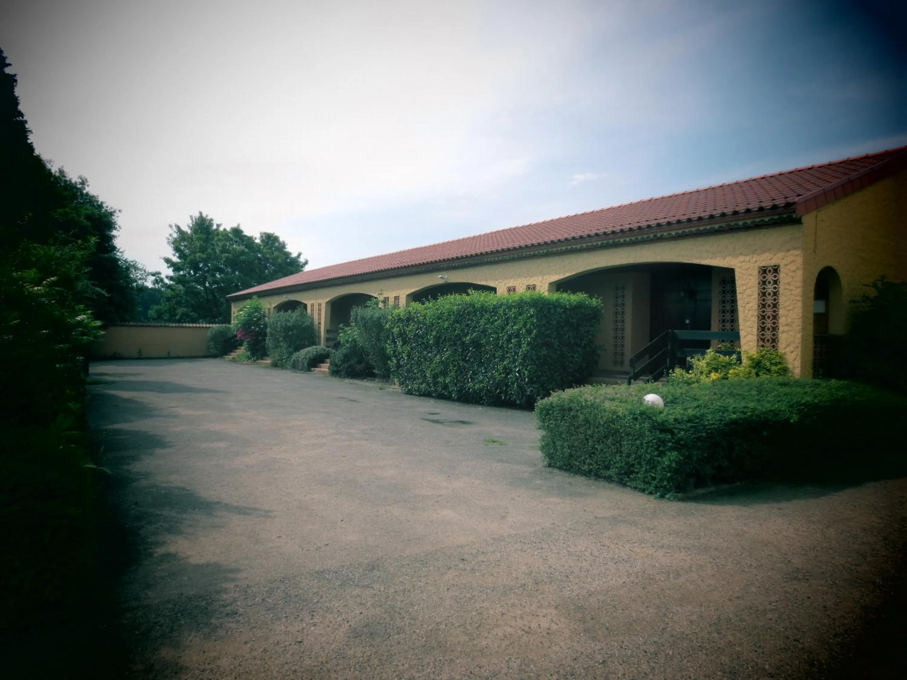 Facade/entrance in Logis L'Auberge du Gros