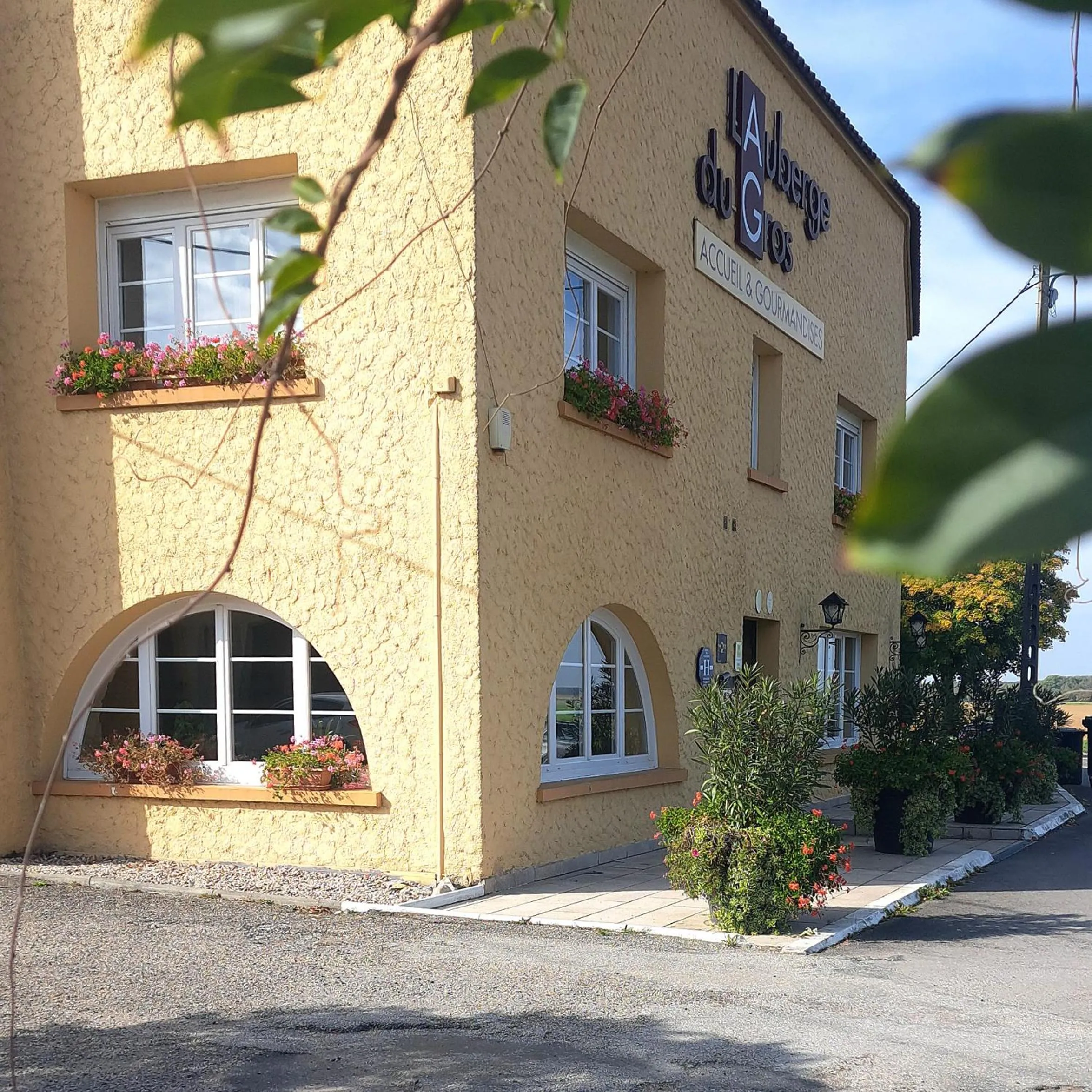 Property building in Logis L'Auberge du Gros