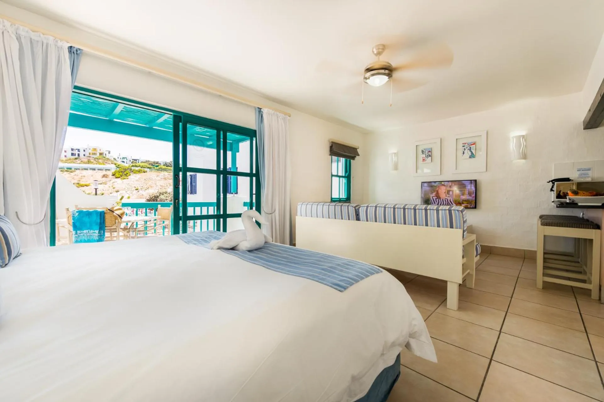 Bed in Club Mykonos Langebaan