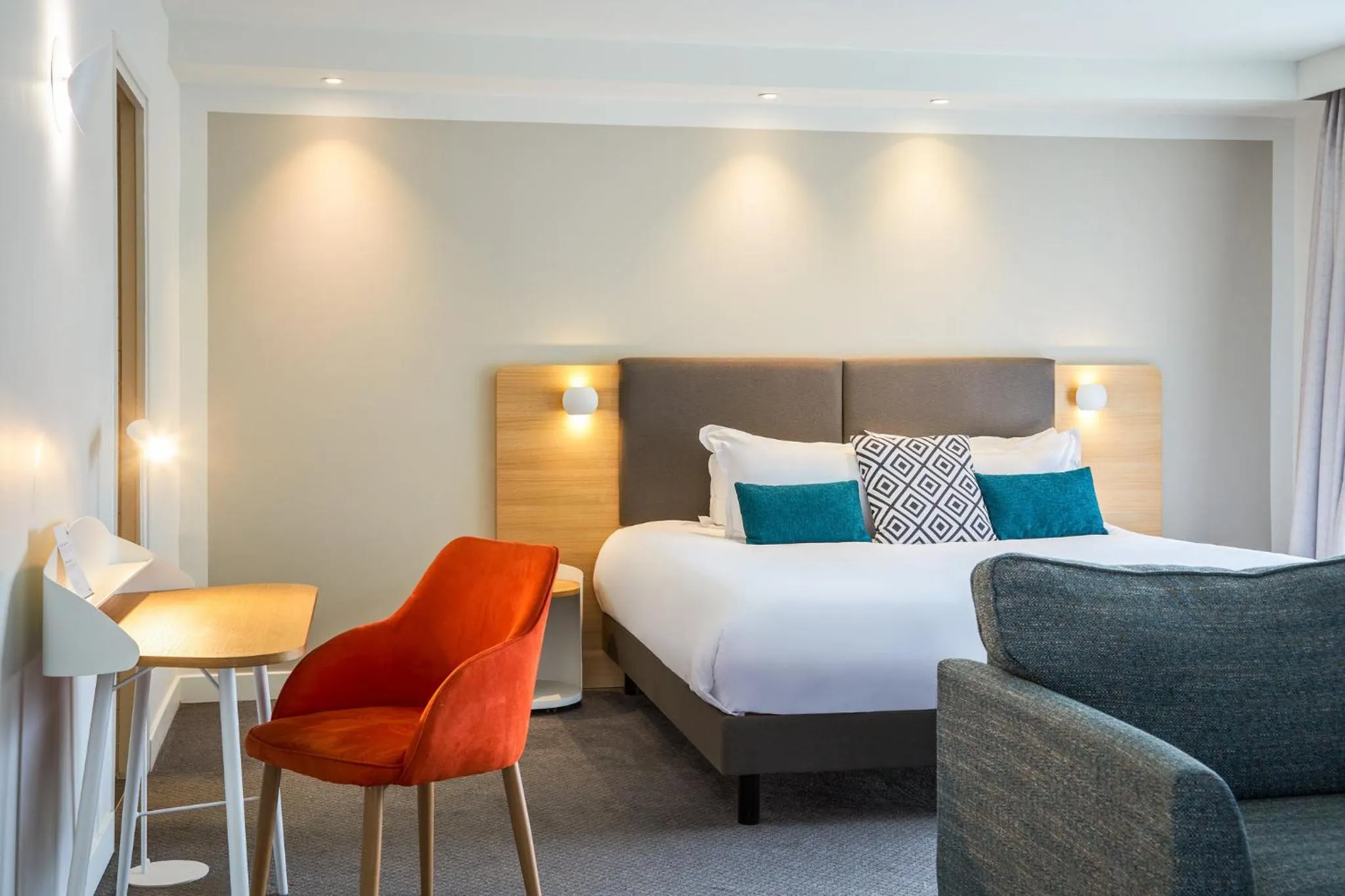 Photo of the whole room, Bed in Holiday Inn Perpignan by IHG