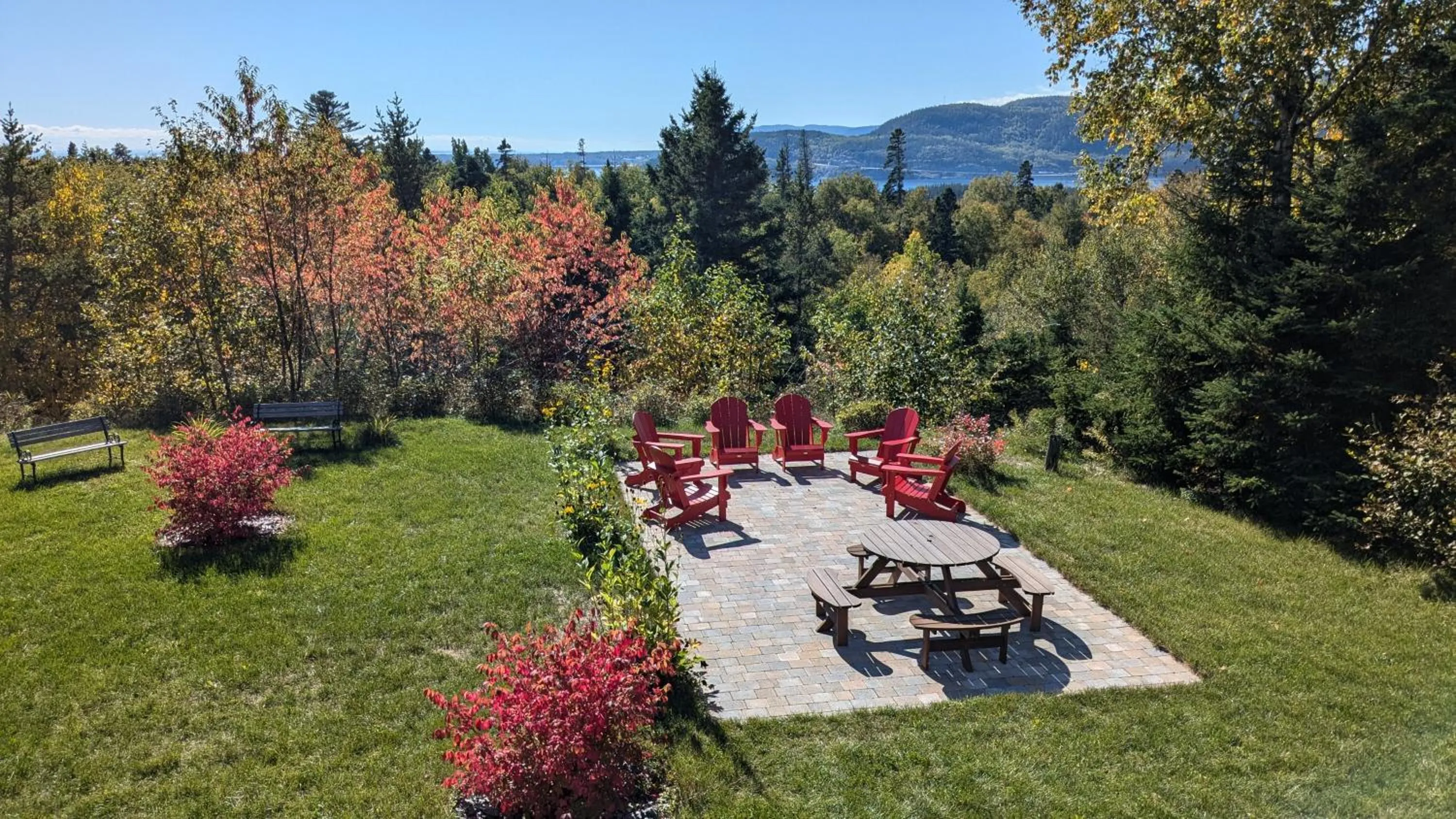Patio in Au Cachalot Caché le gîte hôtel