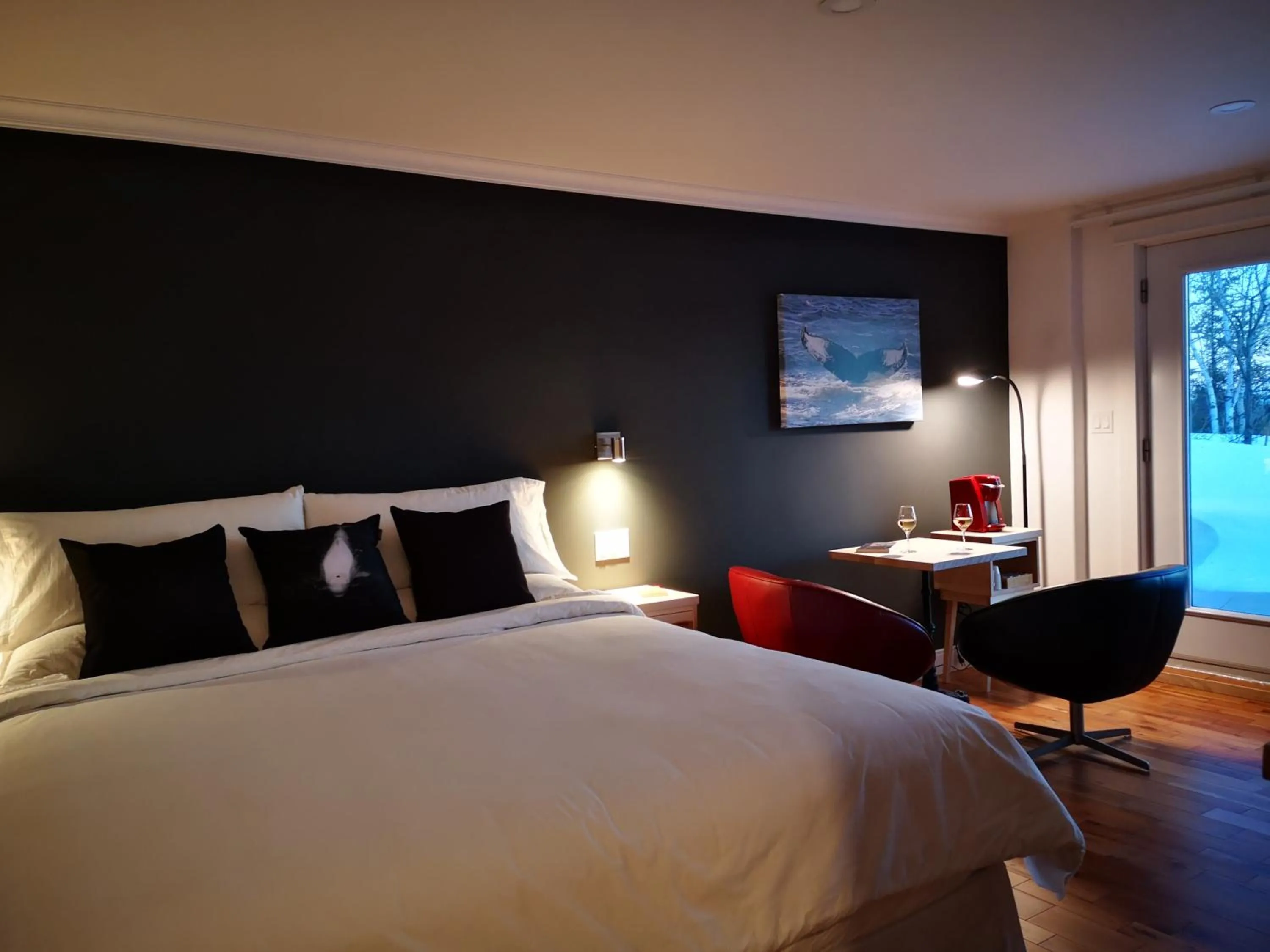 Photo of the whole room, Bed in Au Cachalot Caché le gîte hôtel