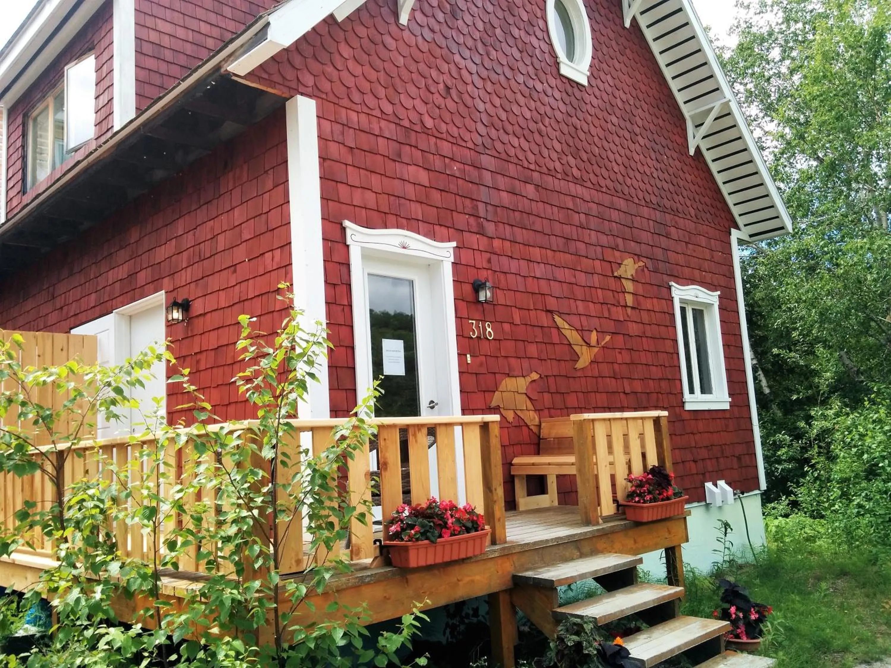 Facade/entrance in Au Cachalot Caché le gîte hôtel