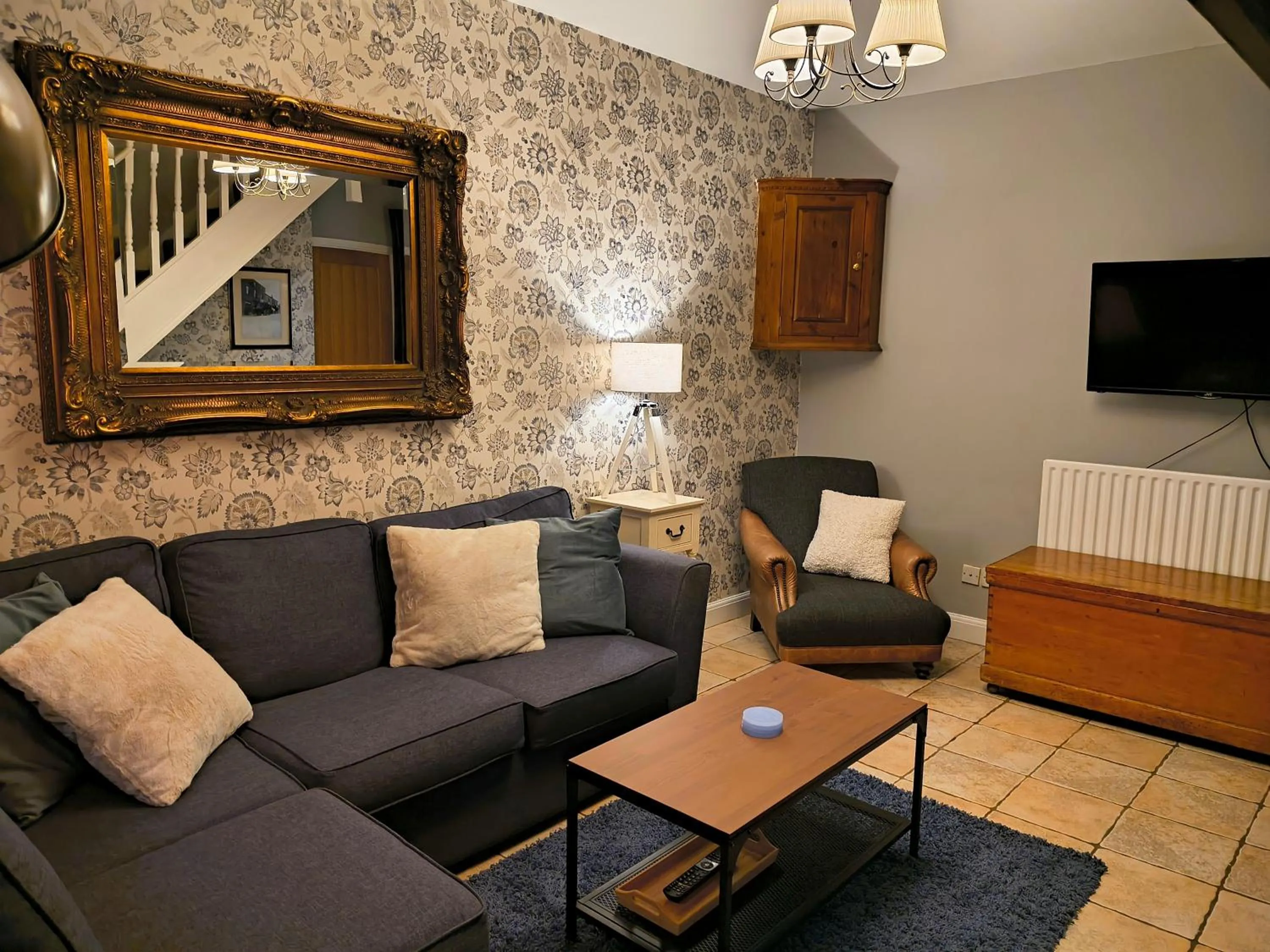 TV and multimedia in Little John Hotel