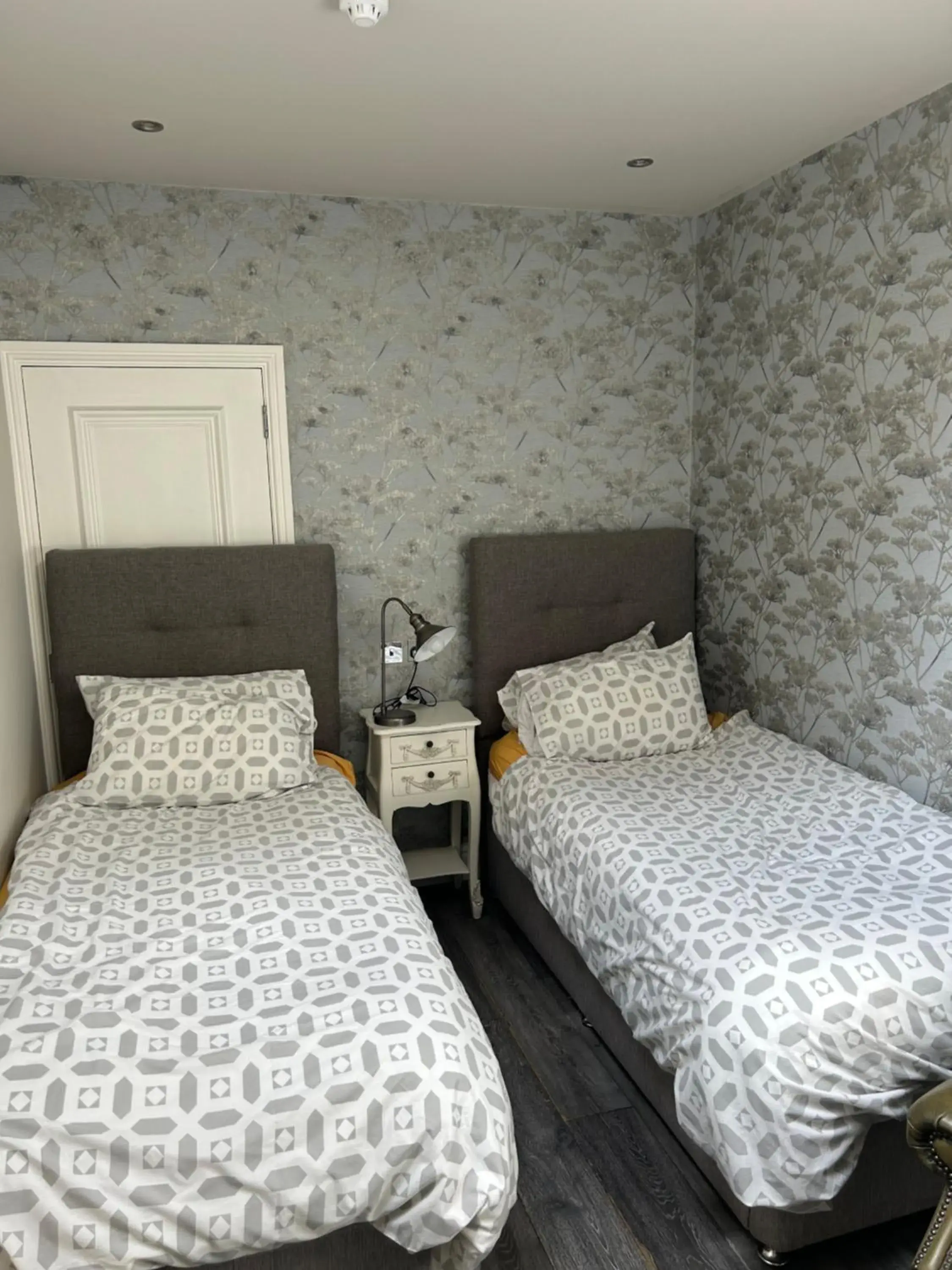 Standard Twin Room in Little John Hotel Standard Twin Room in Little John Hotel