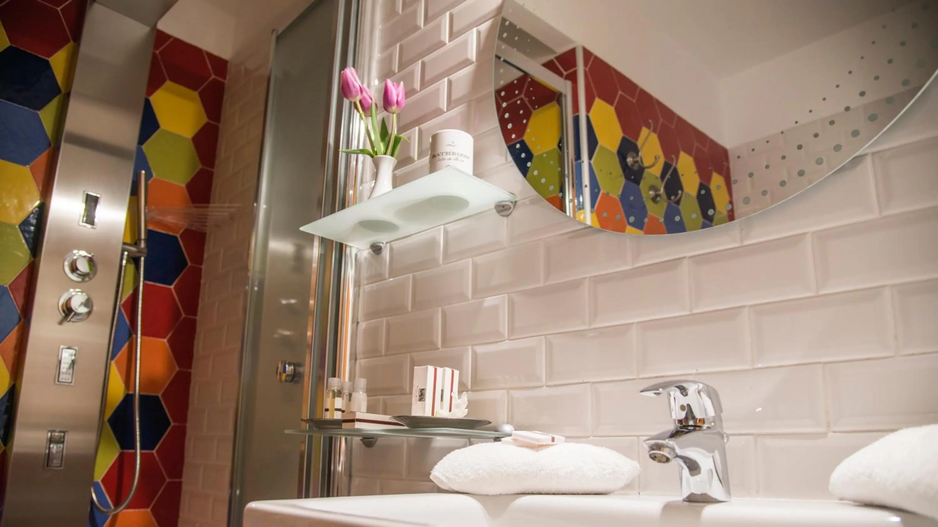 Shower in Ripetta Rooms