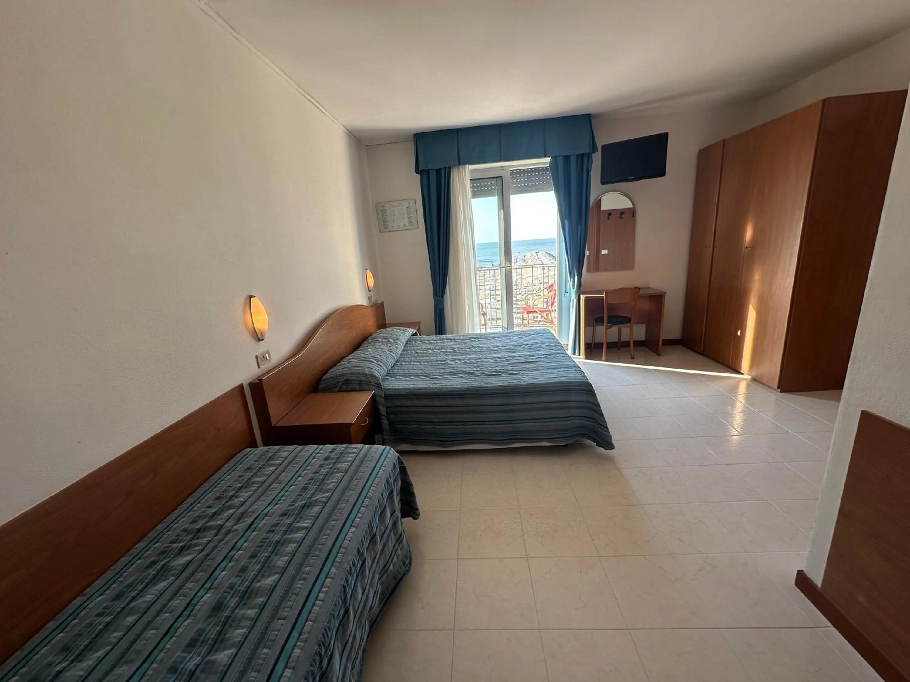 Photo of the whole room in Hotel Vienna