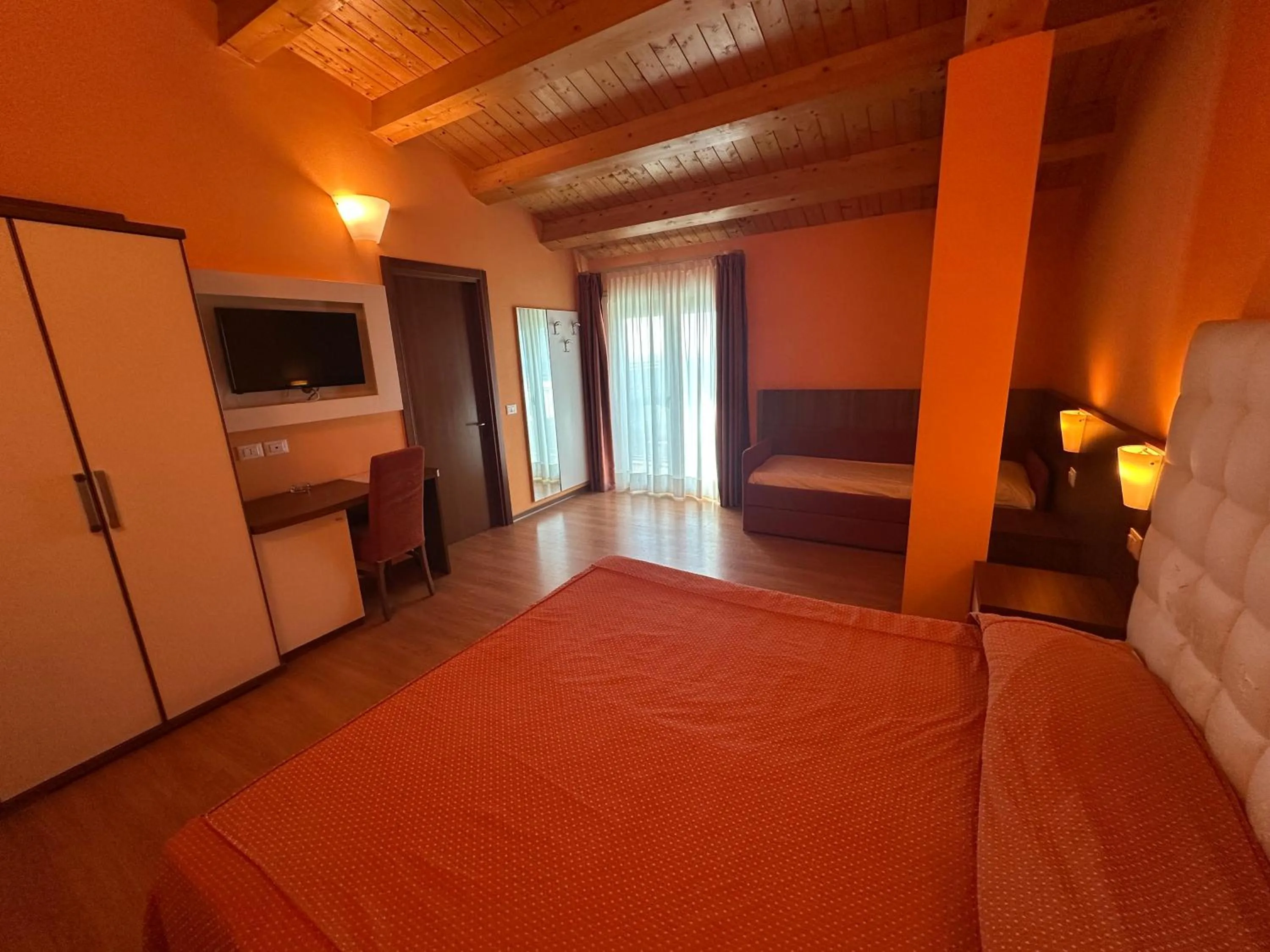 Photo of the whole room in Hotel Vienna