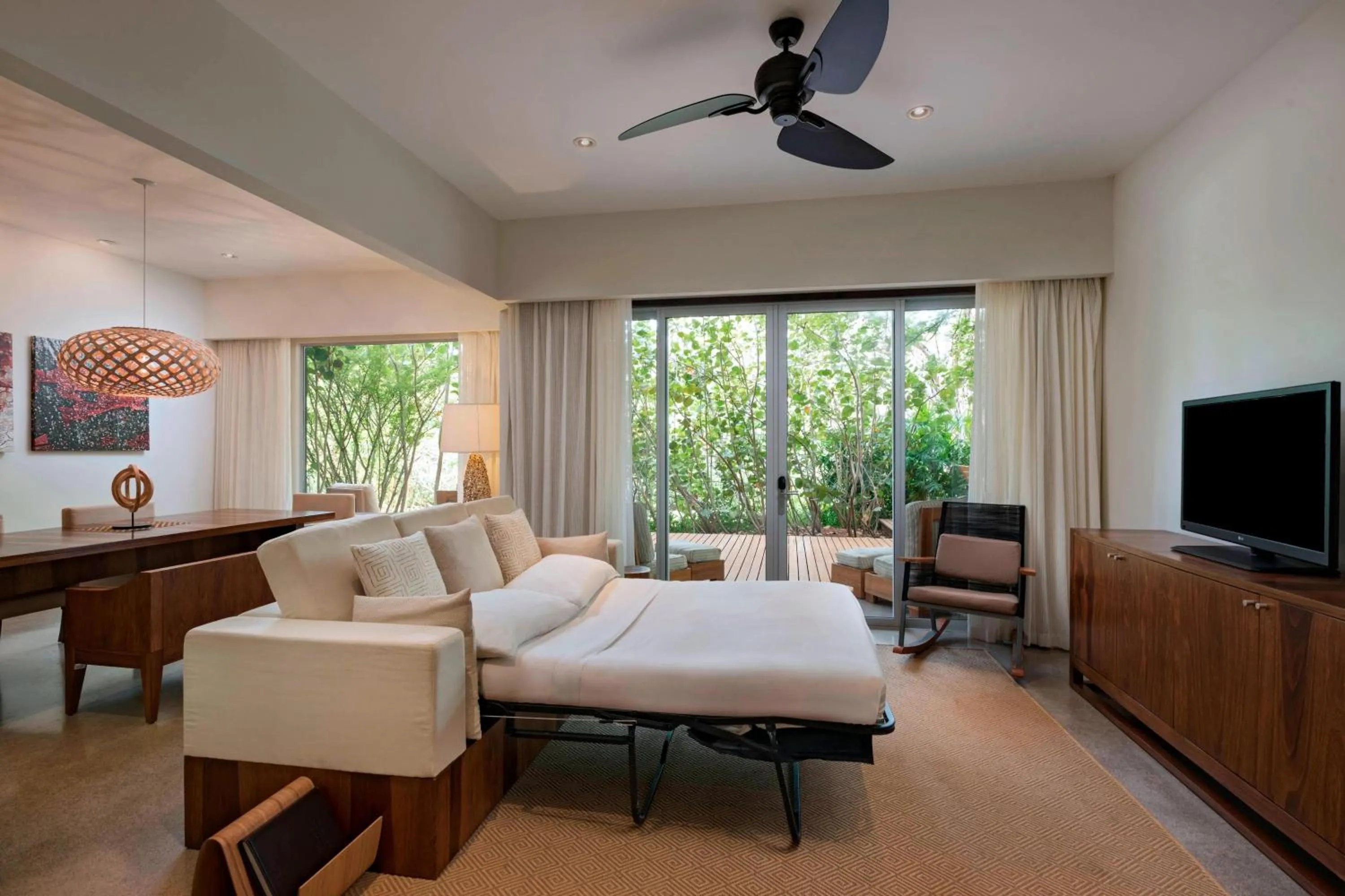 Photo of the whole room, Bed in El Mangroove Papagayo, Autograph Collection
