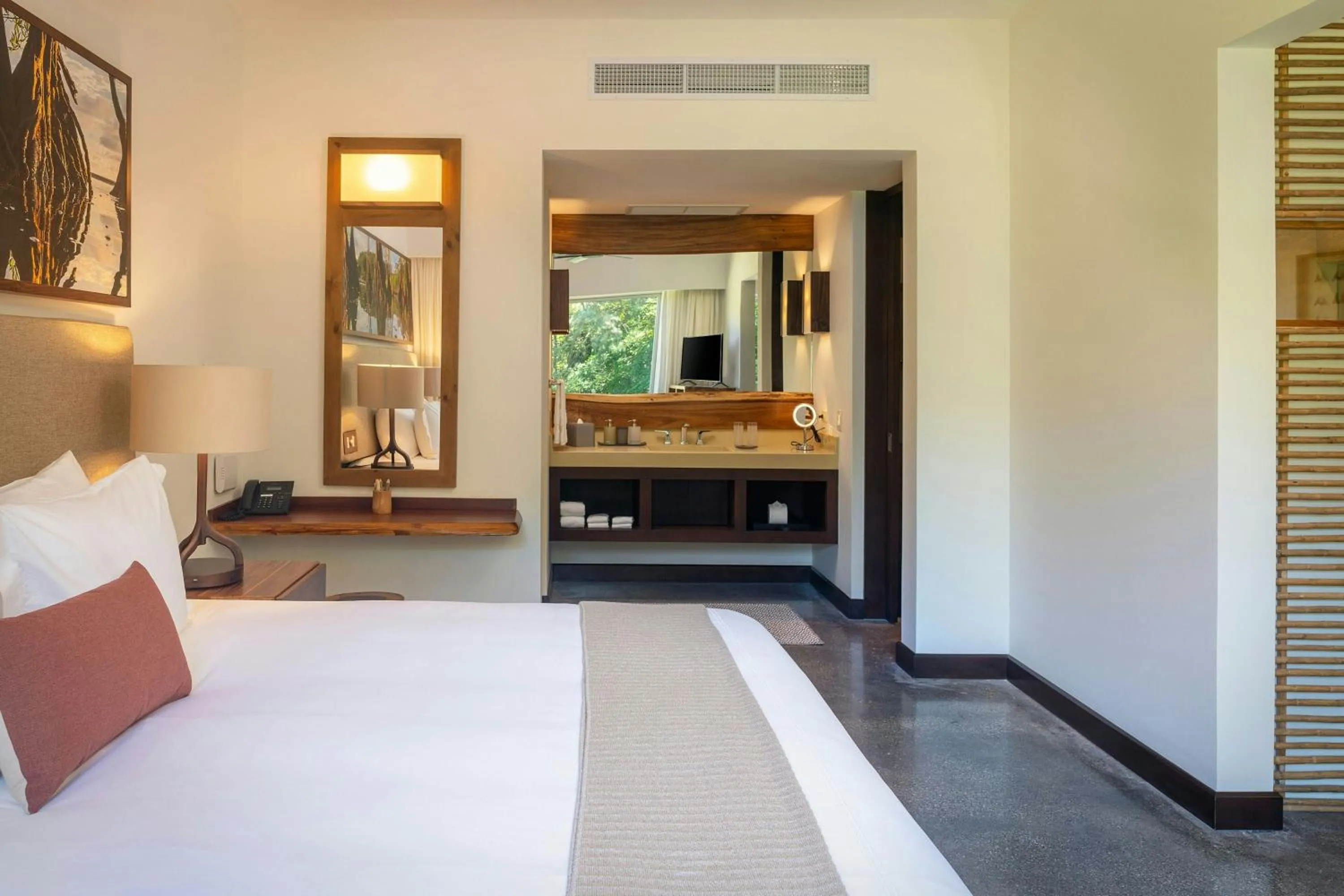 Photo of the whole room, Bed in El Mangroove Papagayo, Autograph Collection