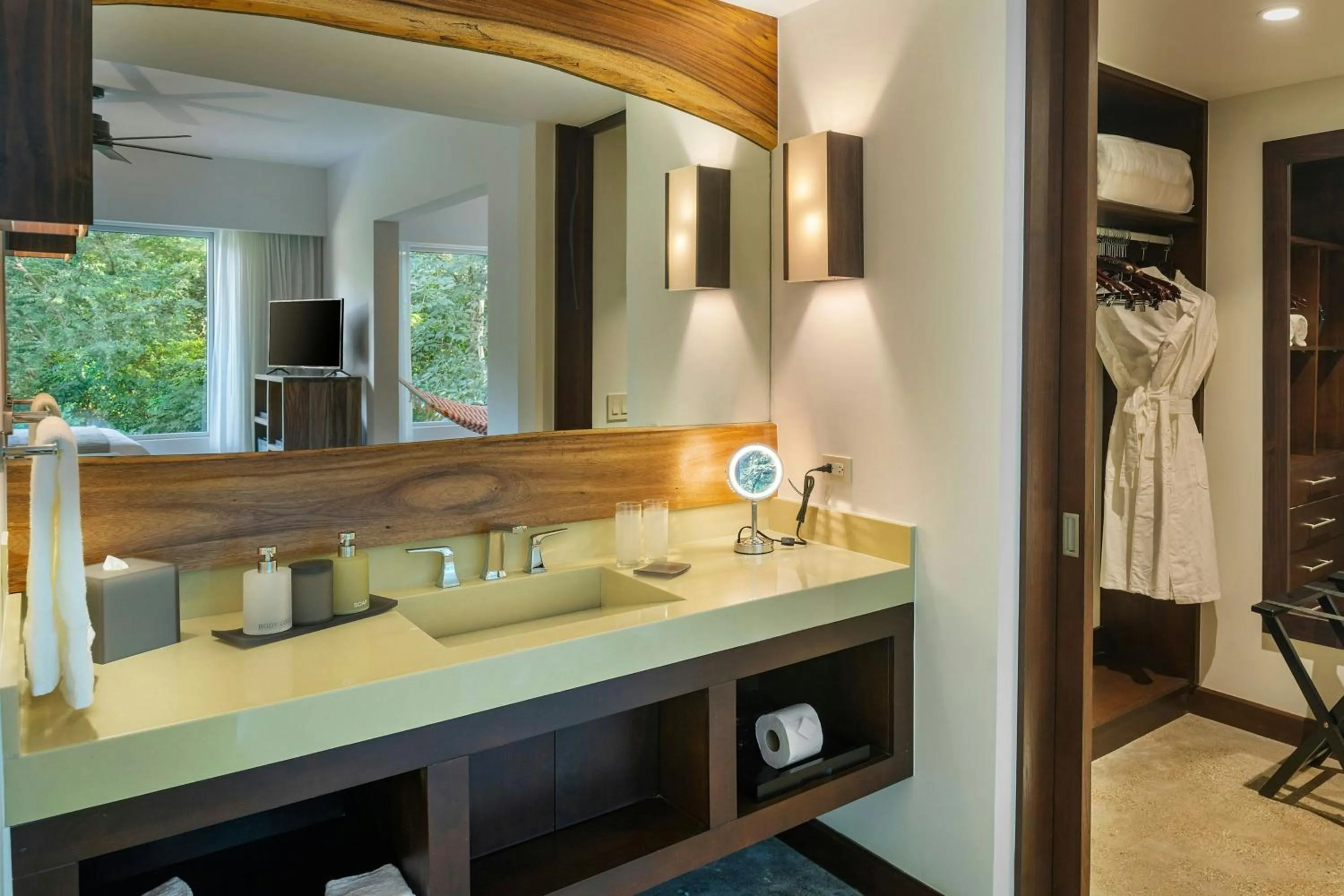 Photo of the whole room in El Mangroove Papagayo, Autograph Collection