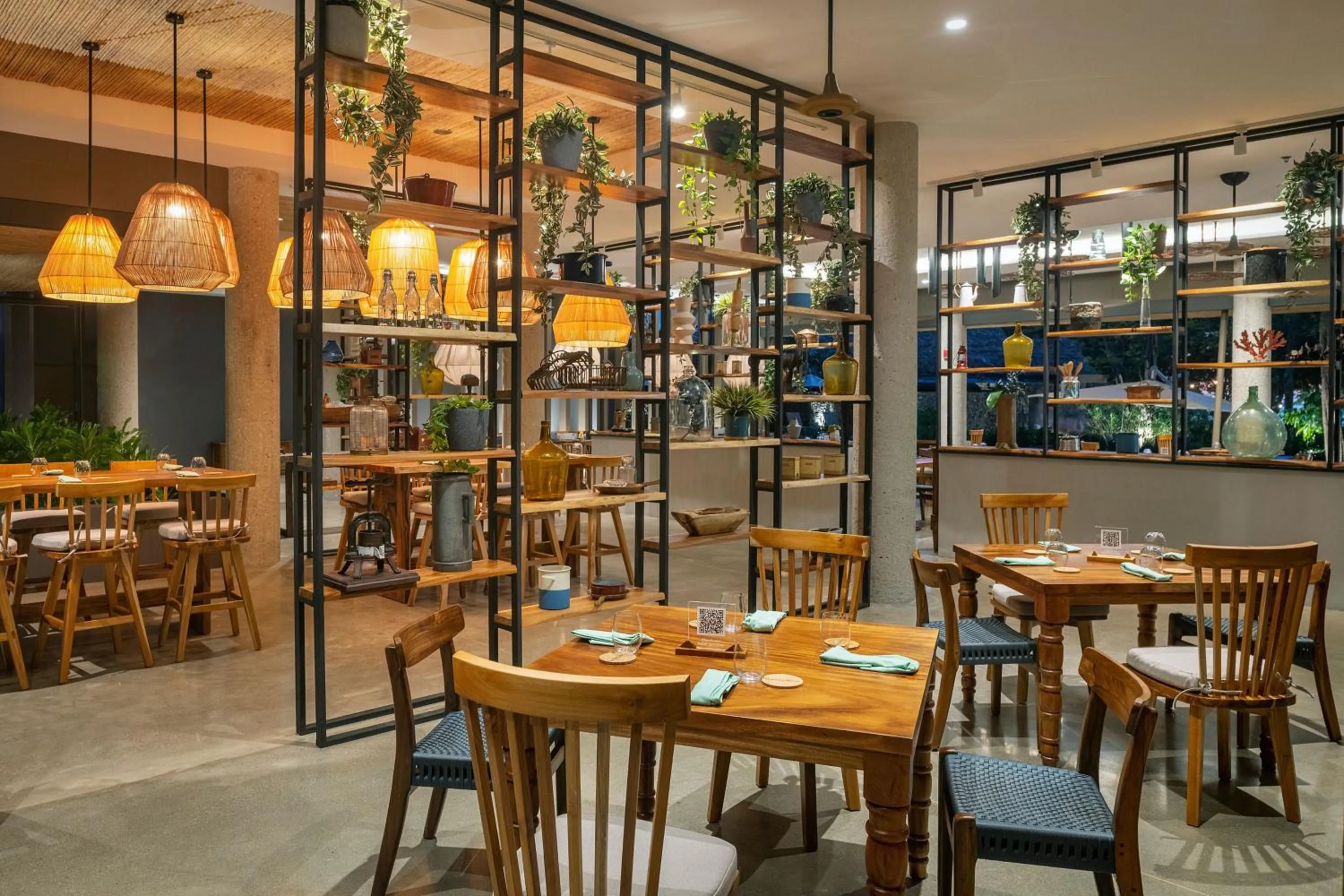 Restaurant/places to eat in El Mangroove Papagayo, Autograph Collection