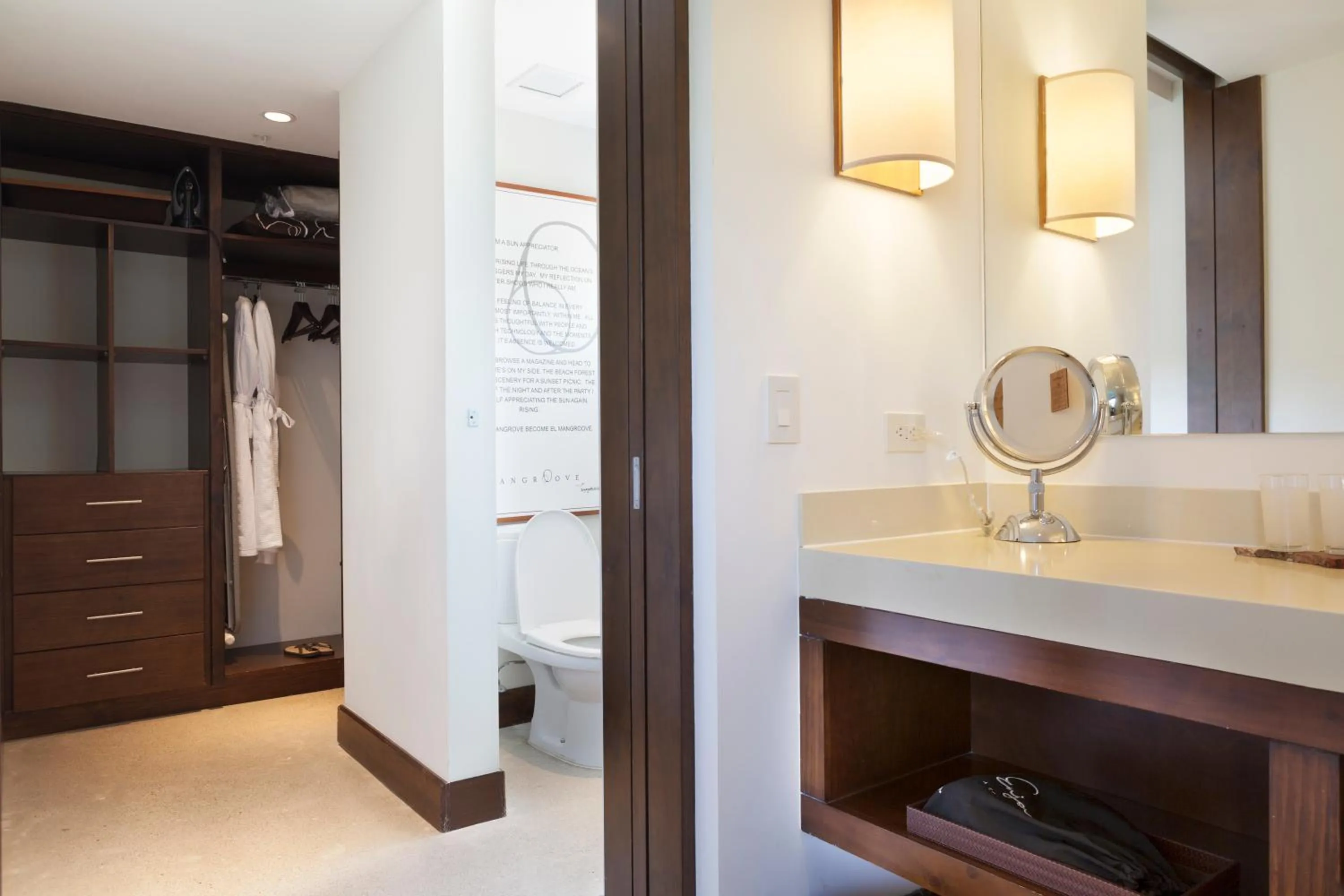 wardrobe in El Mangroove Papagayo, Autograph Collection