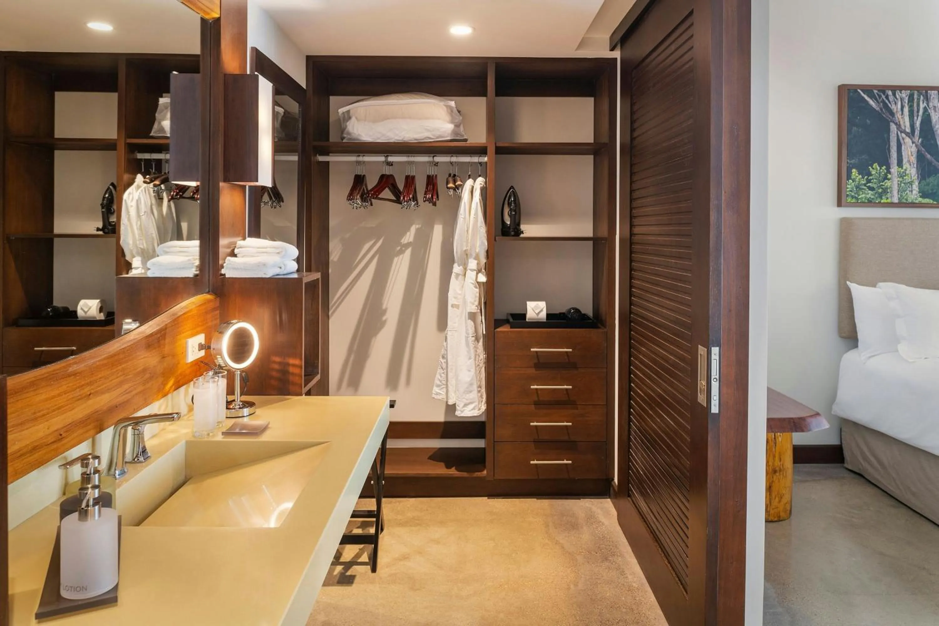 Photo of the whole room, Bed in El Mangroove Papagayo, Autograph Collection