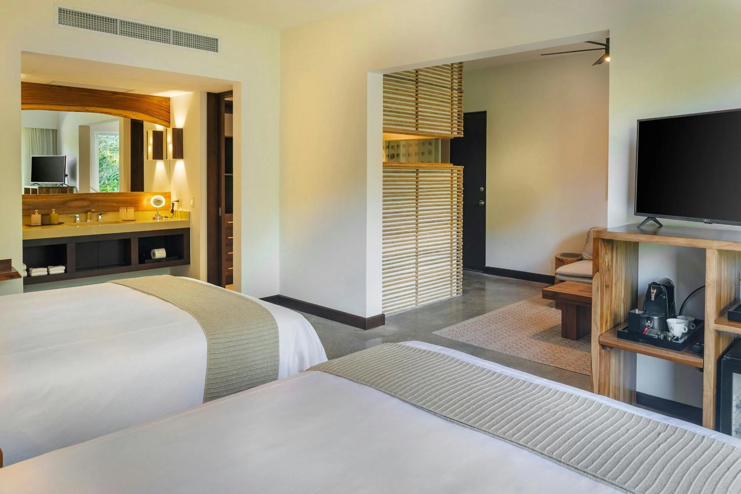 Photo of the whole room, Bed in El Mangroove Papagayo, Autograph Collection