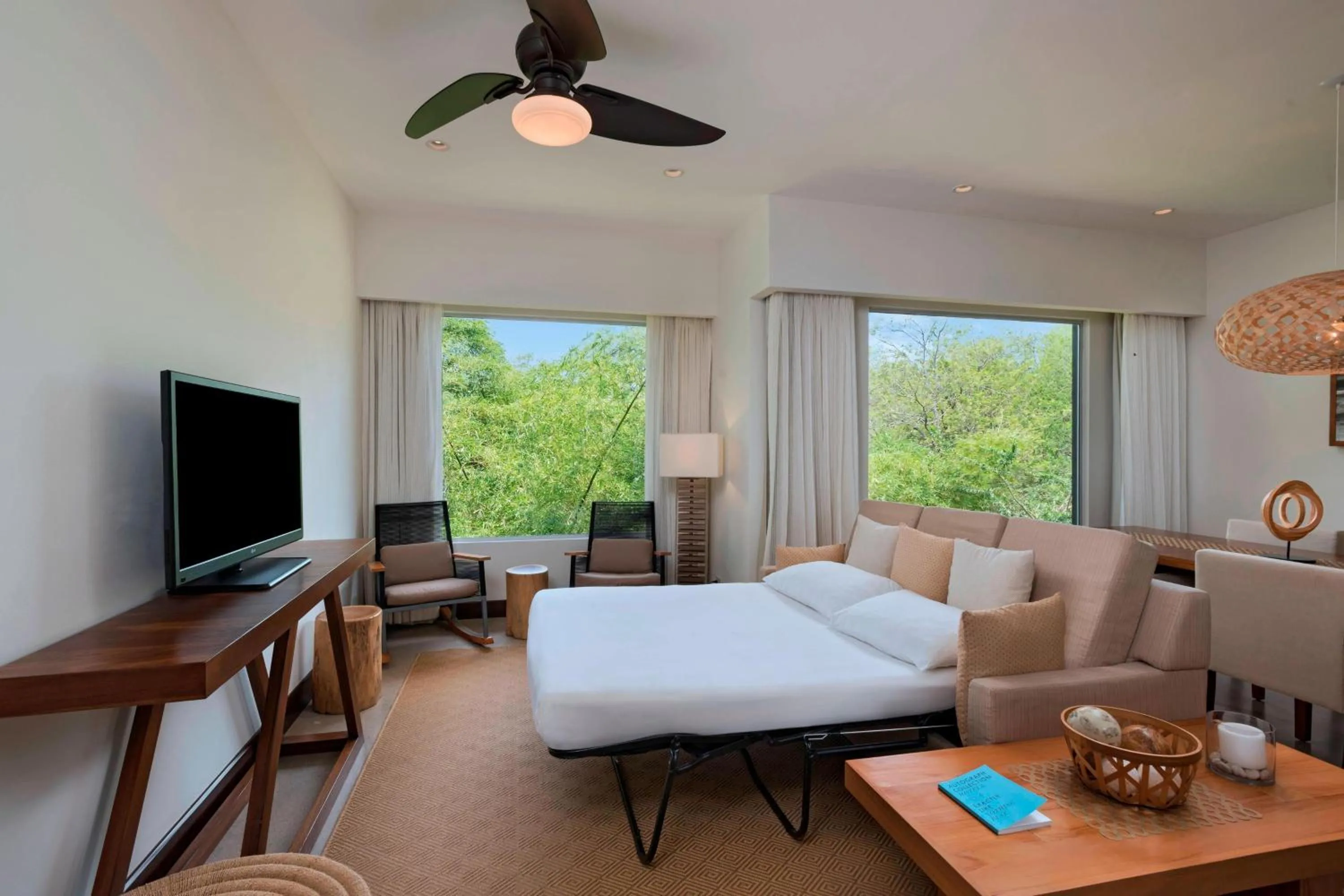 Photo of the whole room, Bed in El Mangroove Papagayo, Autograph Collection