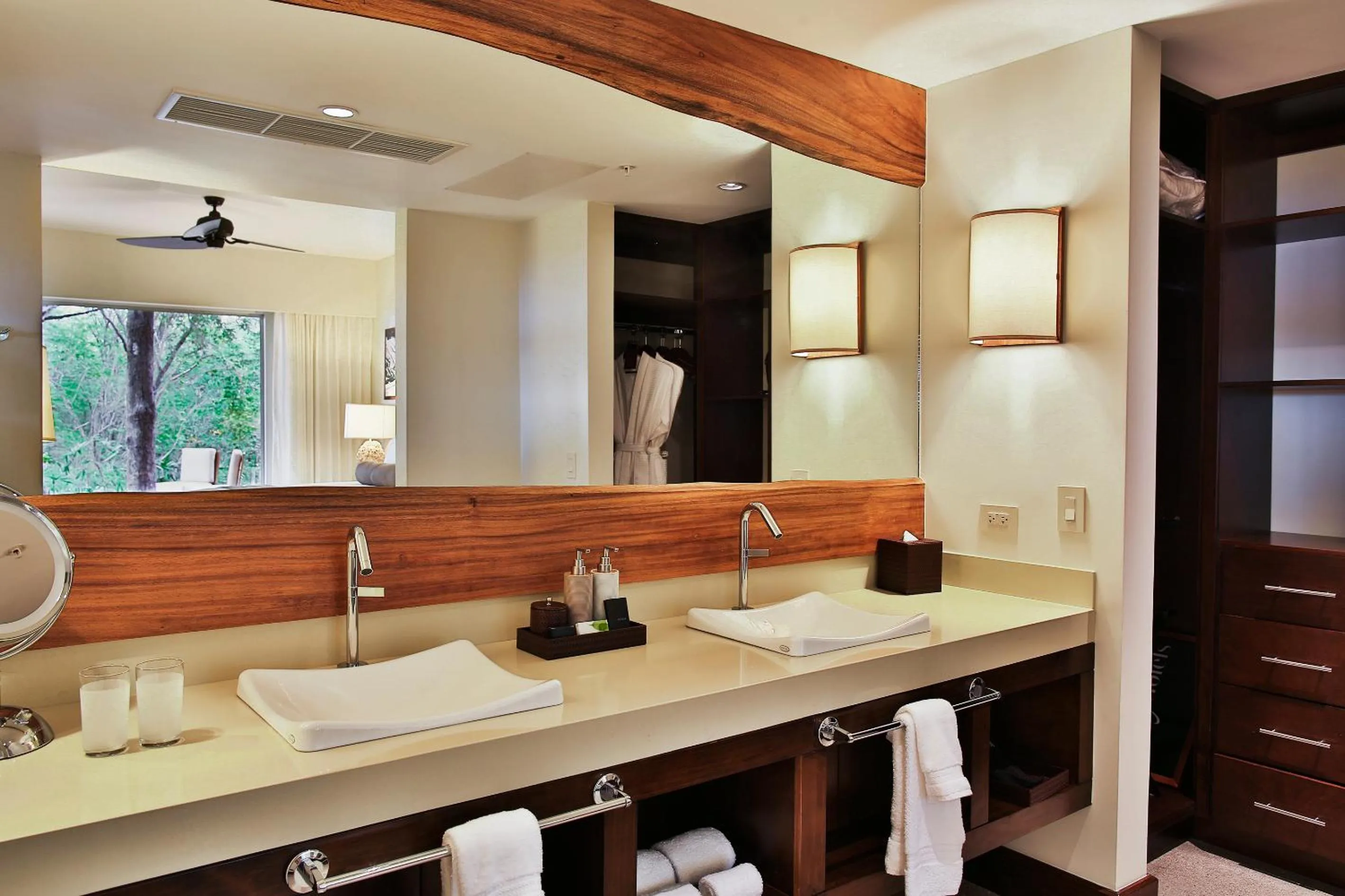 Bathroom in El Mangroove Papagayo, Autograph Collection