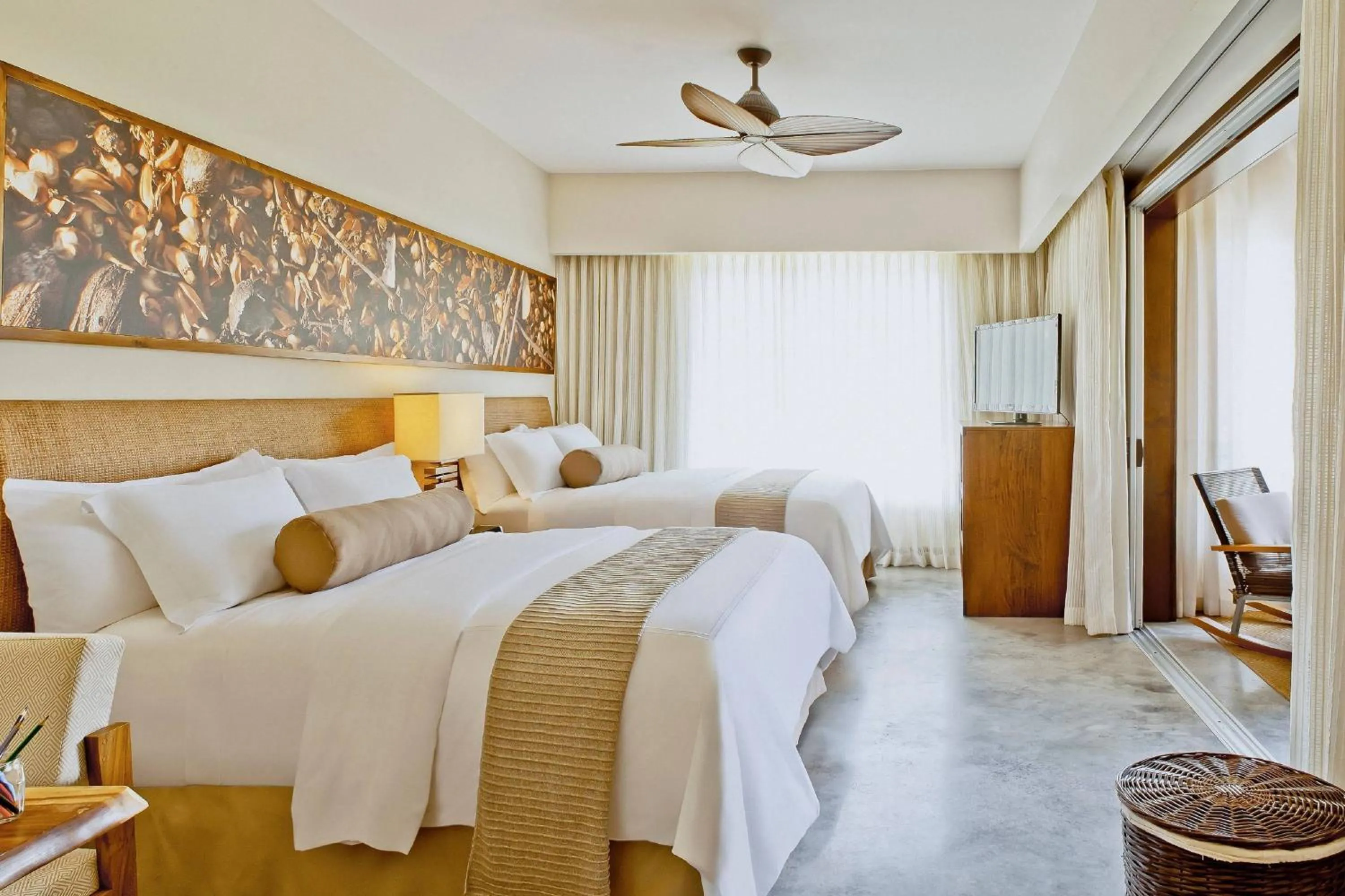 Photo of the whole room, Bed in El Mangroove Papagayo, Autograph Collection