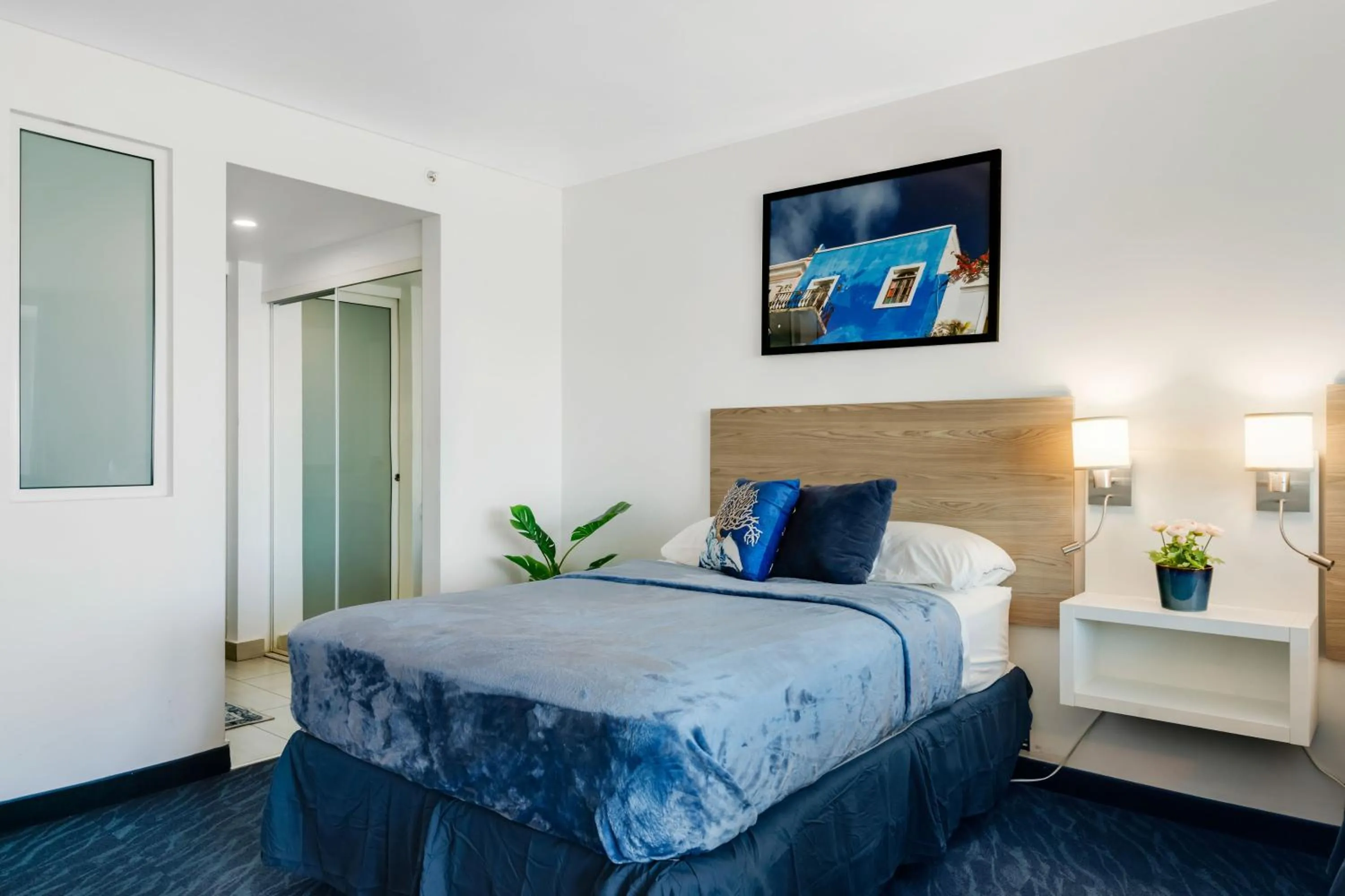 Bed in ESJ Towers by Chana