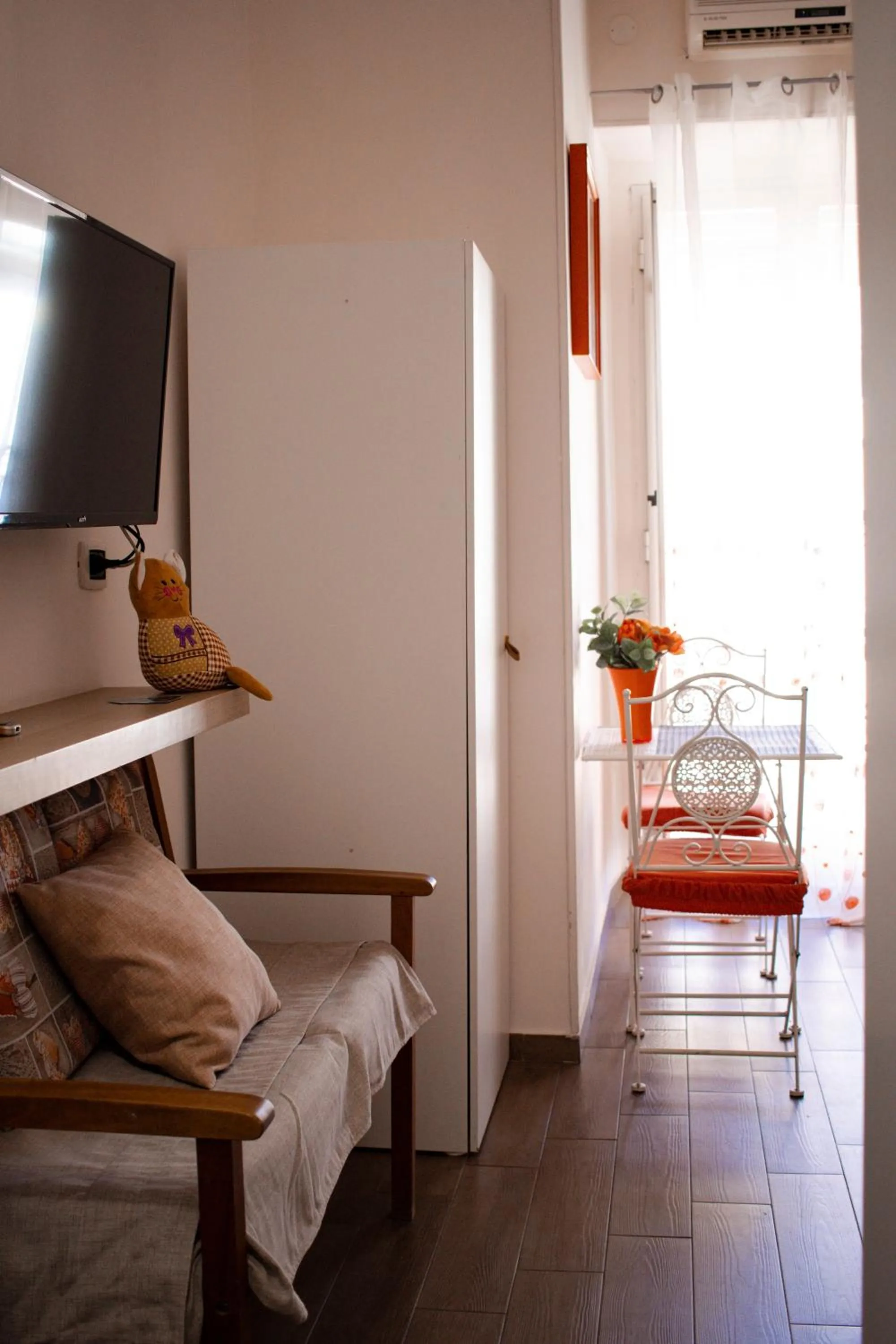 Communal lounge/ TV room, Bed in Notte Stellata