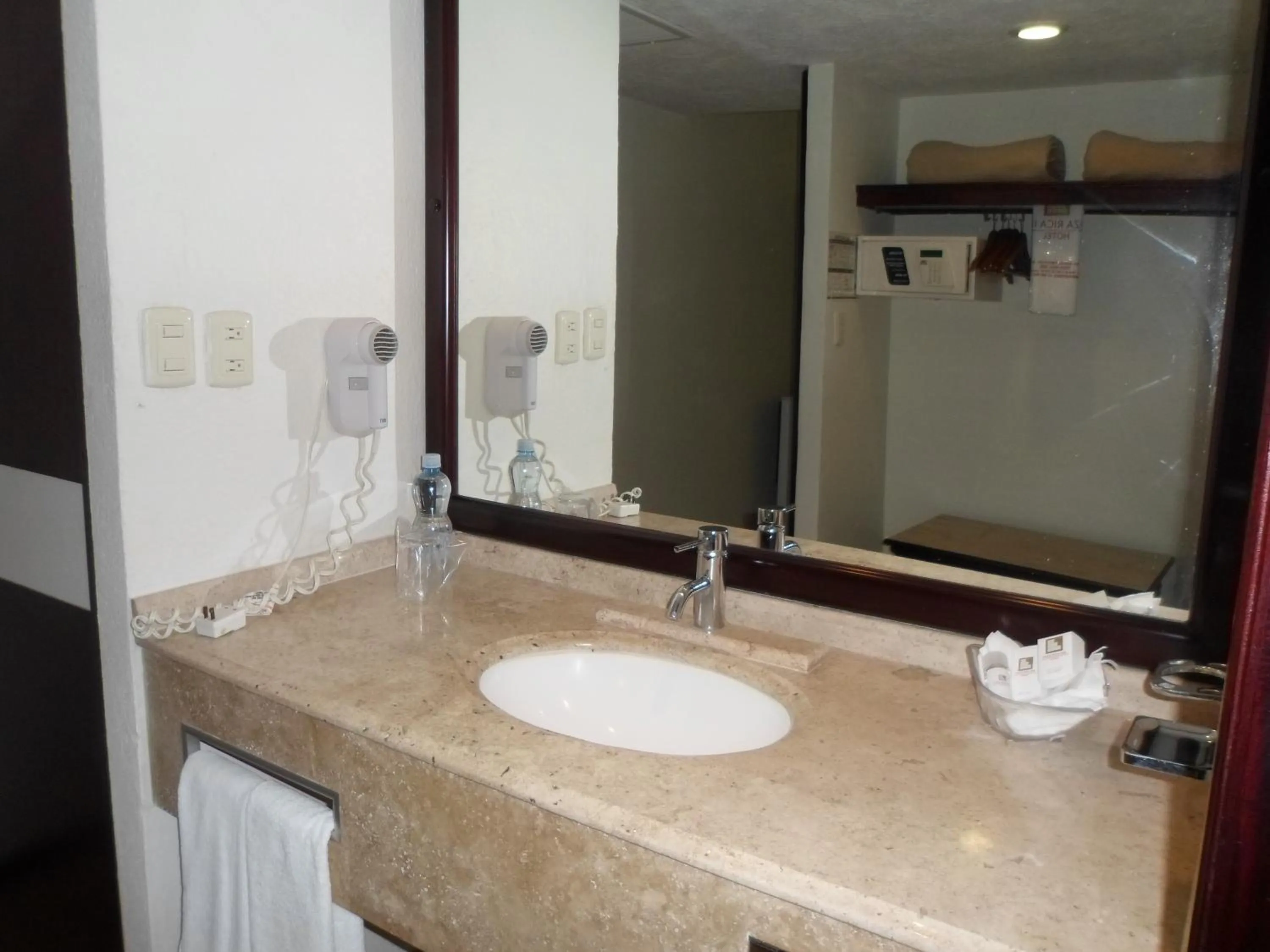 Bathroom in Hotel Poza Rica Inn