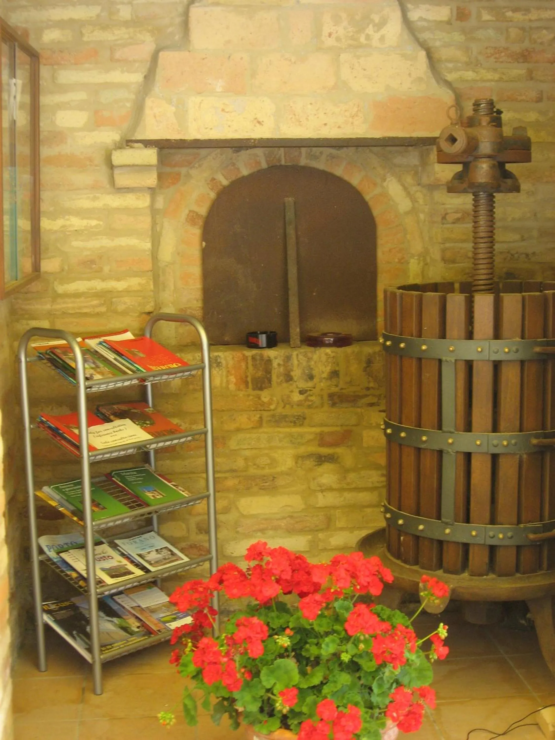 Library in Il Giardino Degli Ulivi