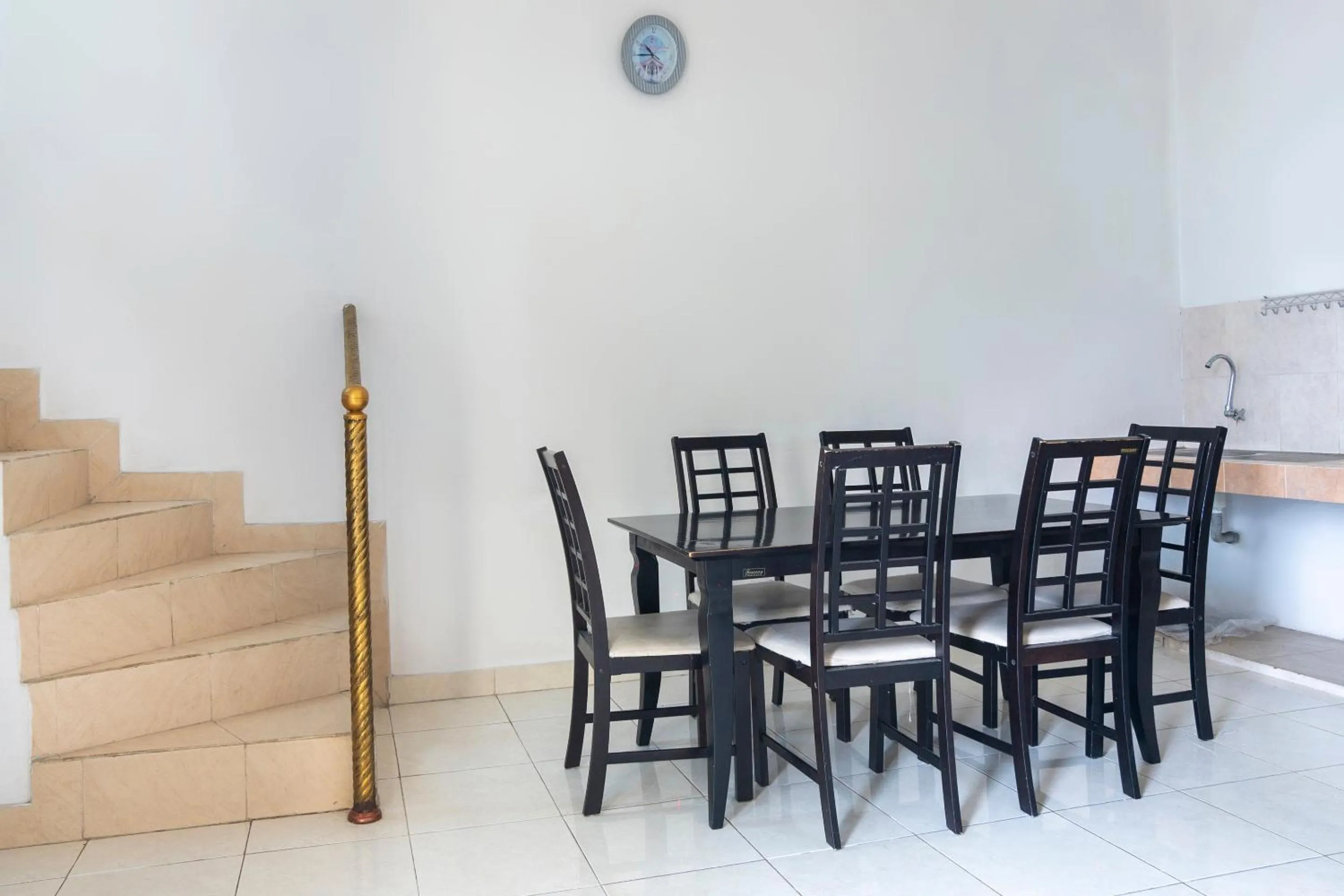 Dining area in Hotel O Grand Suites Palace Syariah