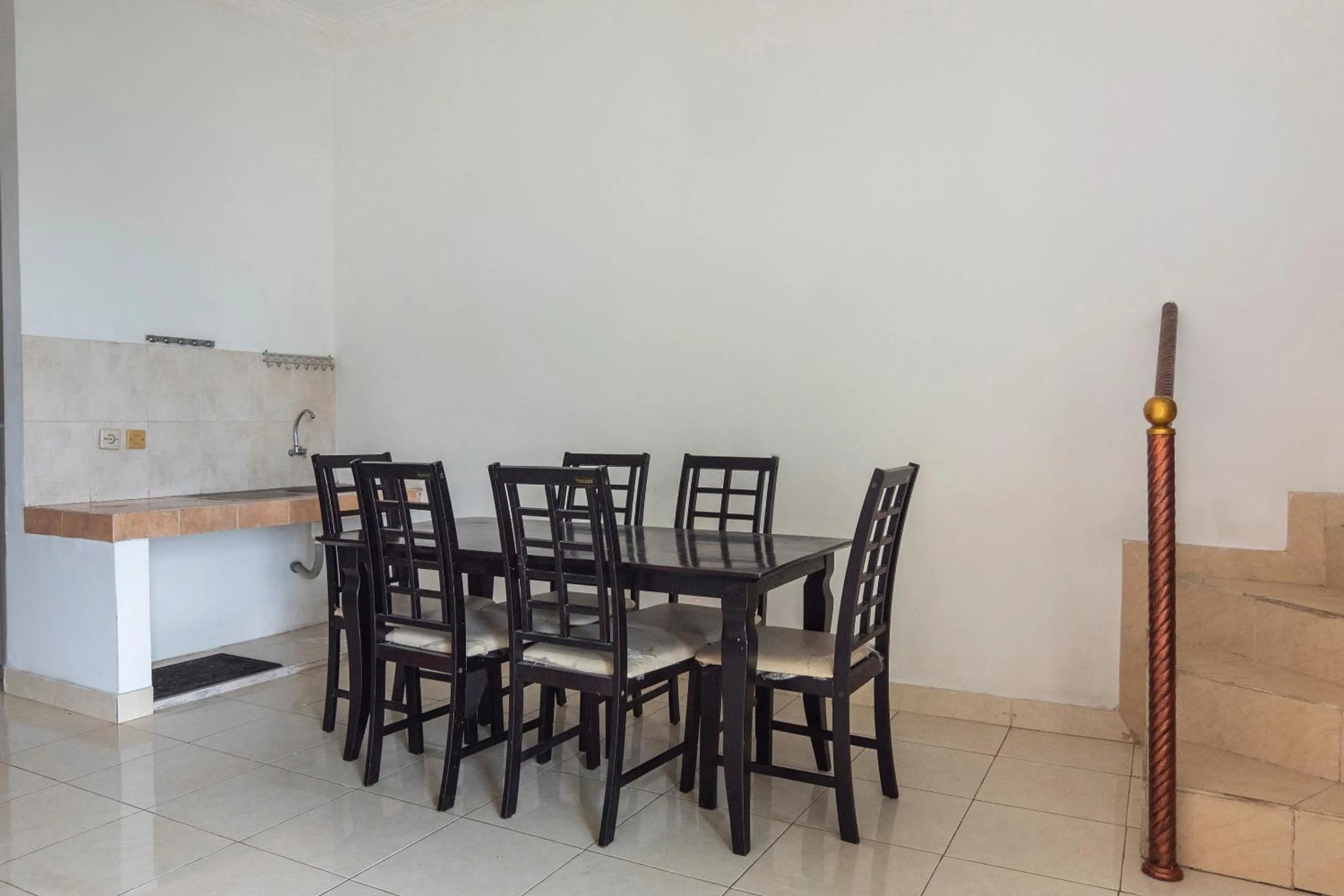 Dining area in Hotel O Grand Suites Palace Syariah