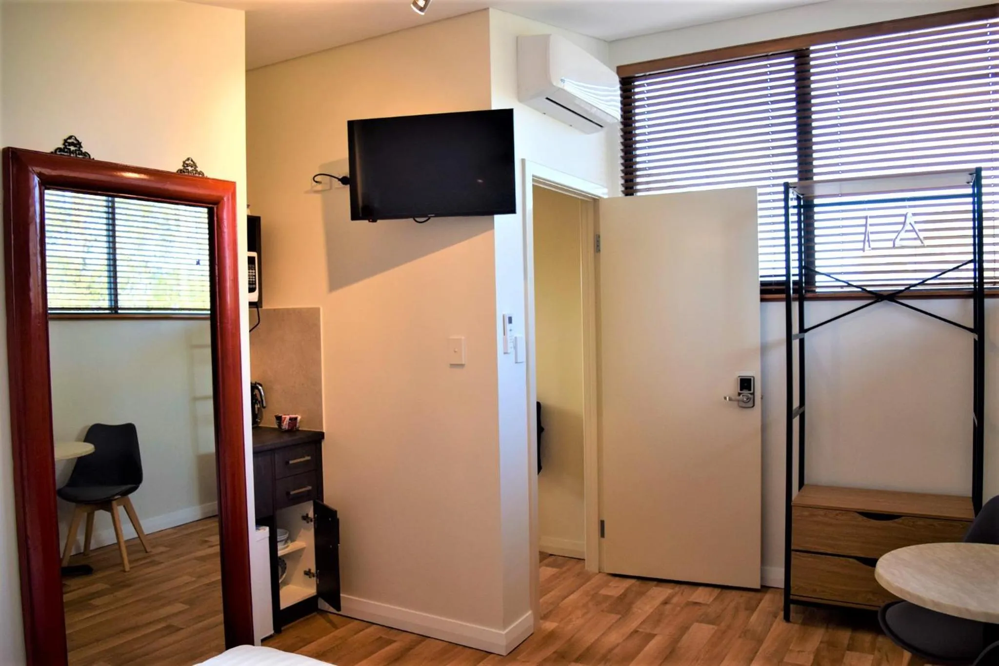 TV and multimedia in Dunsborough Bay Village Resort Suites