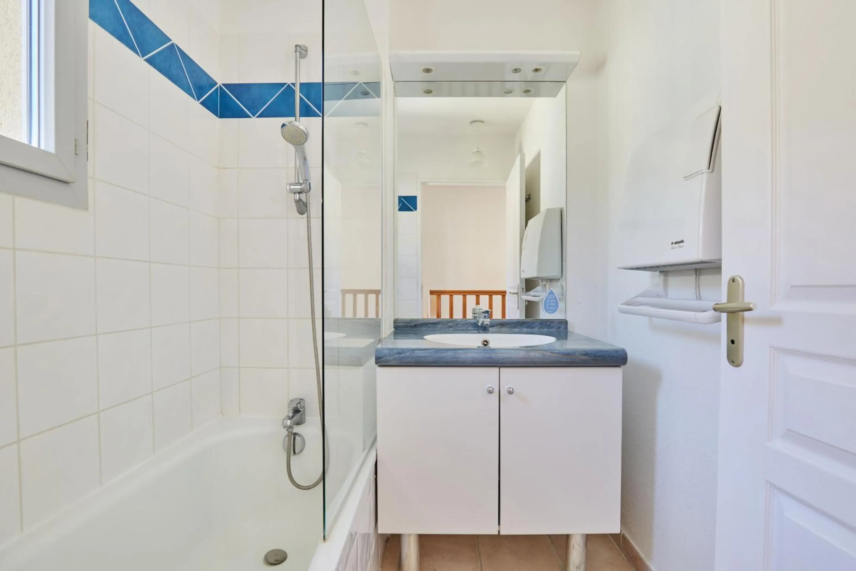 Bathroom in Résidence Odalys Le Hameau du Moulin